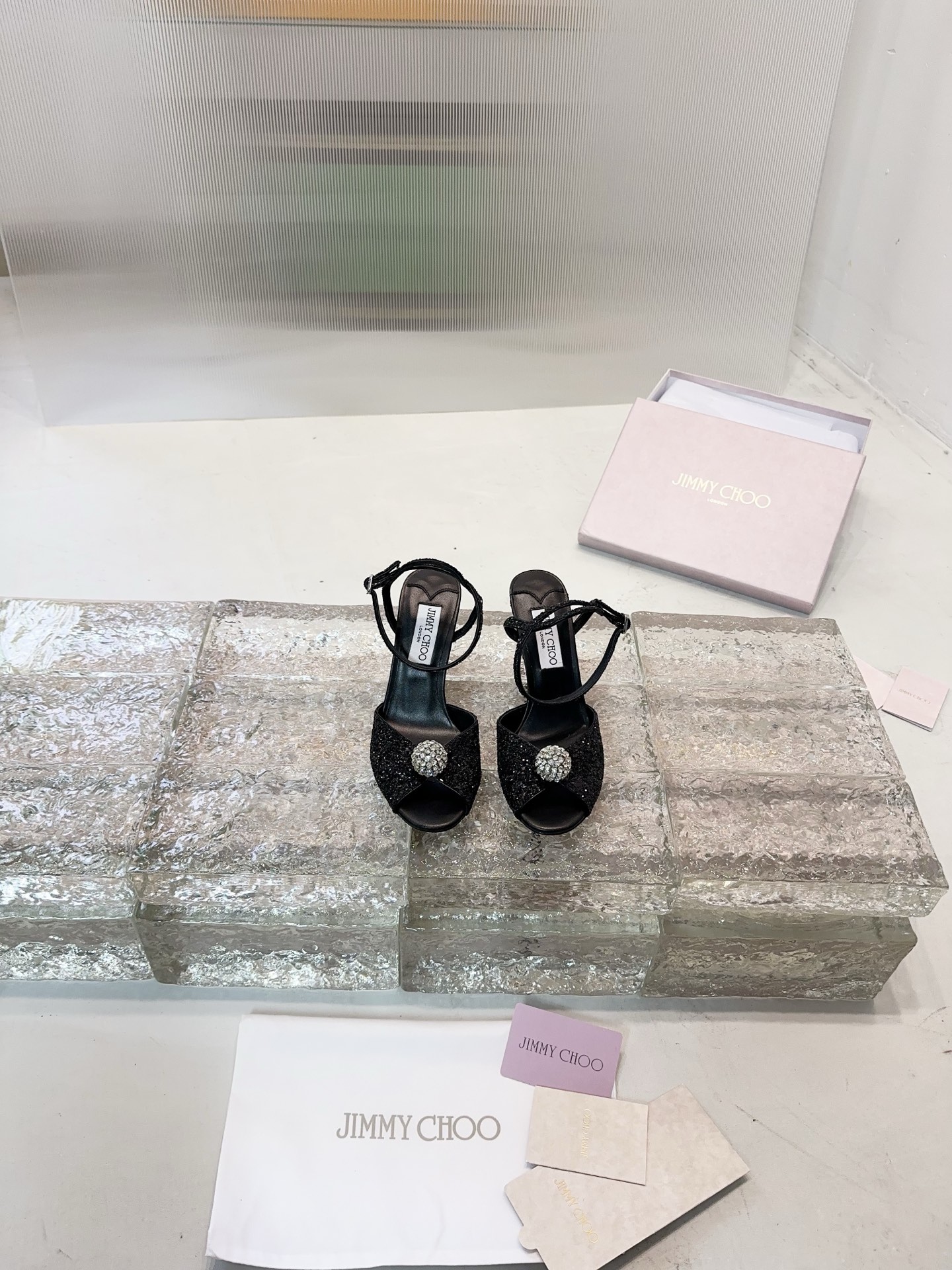 JIMMY CHOO Escarpins Sandales à talons Sandales à brides ouvertes à l'arrière Chaussures à bout pointu et décolleté Brides en cristal + cuir de mouton importé Cuir de mouton grainé et cristal
