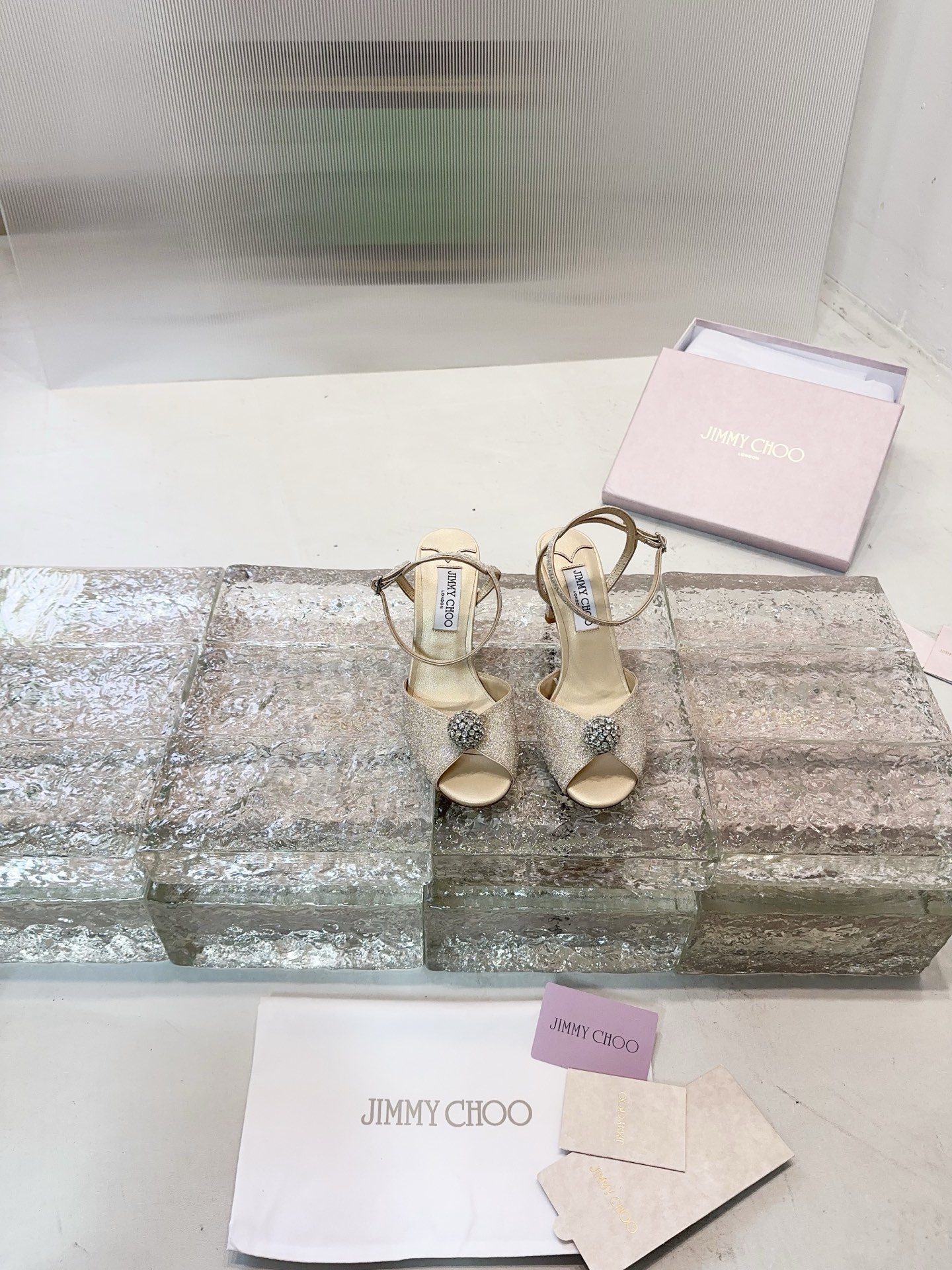 JIMMY CHOO Escarpins Sandales à talons Sandales à brides ouvertes à l'arrière Chaussures à bout pointu et décolleté Brides en cristal + cuir de mouton importé Cuir de mouton grainé et cristal
