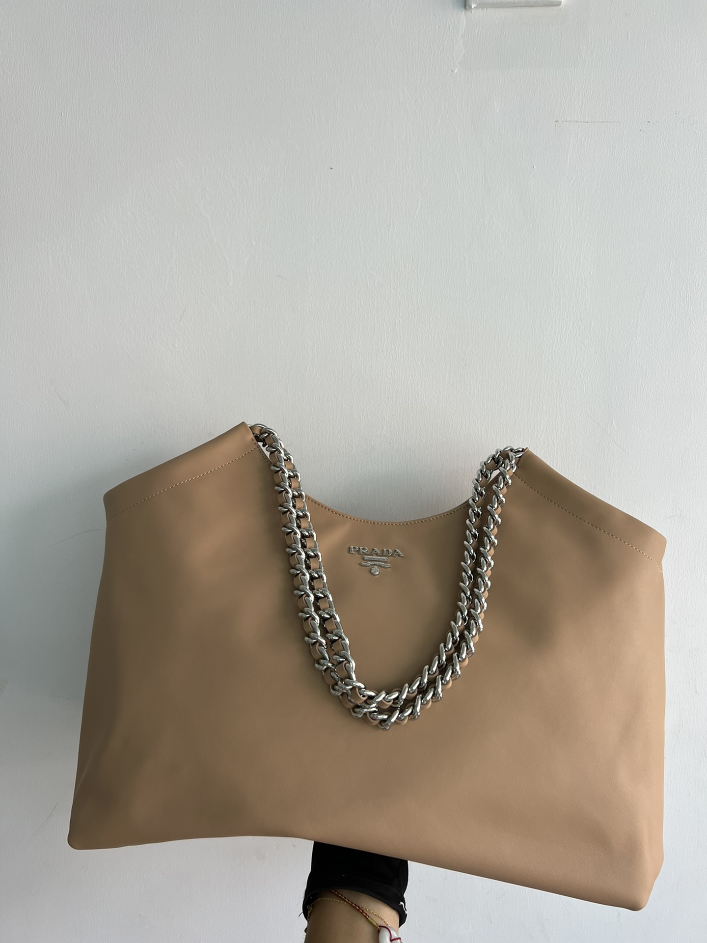 prada23's most awesome tote bag Prada official 1BA638 white hardware, imported calfskin, one-shoulder super classic Internet celebrity style, the