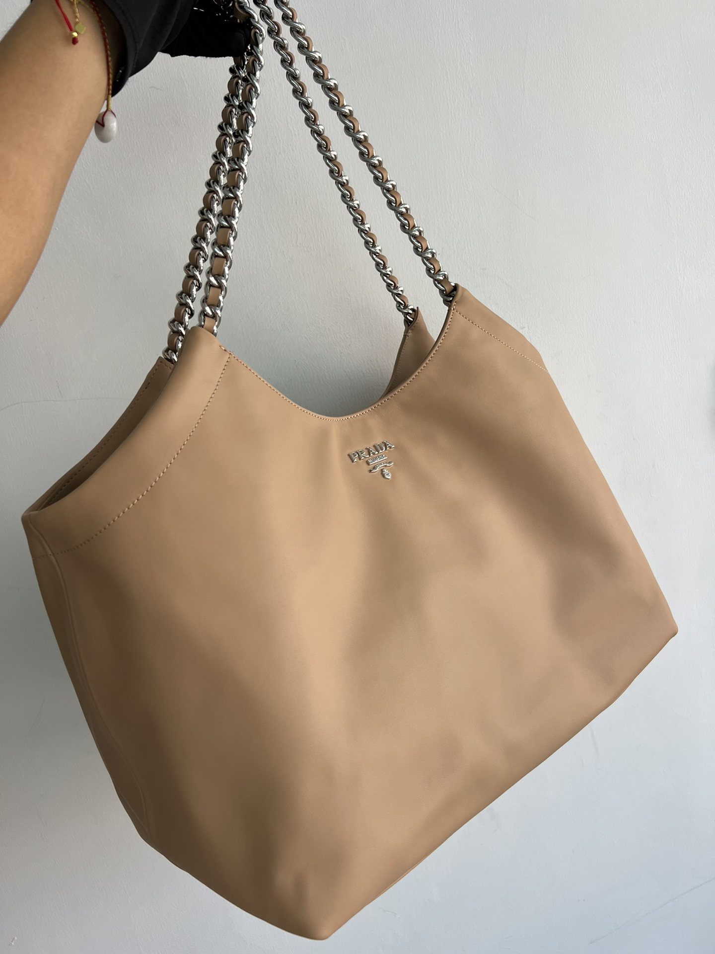 prada23's most awesome tote bag Prada official 1BA638 white hardware, imported calfskin, one-shoulder super classic Internet celebrity style, the