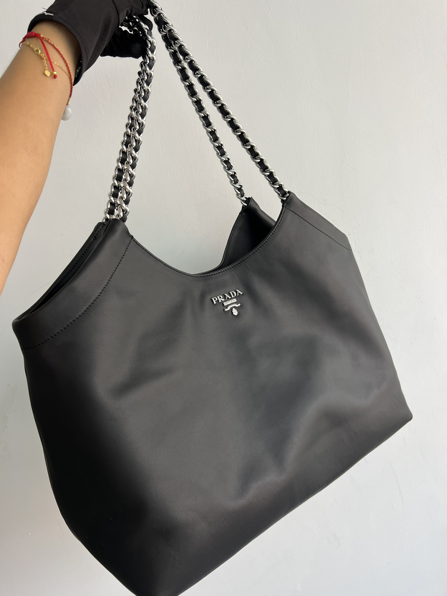 prada23's most awesome tote bag Prada official 1BA638 white hardware, imported calfskin, one-shoulder super classic Internet celebrity style, the