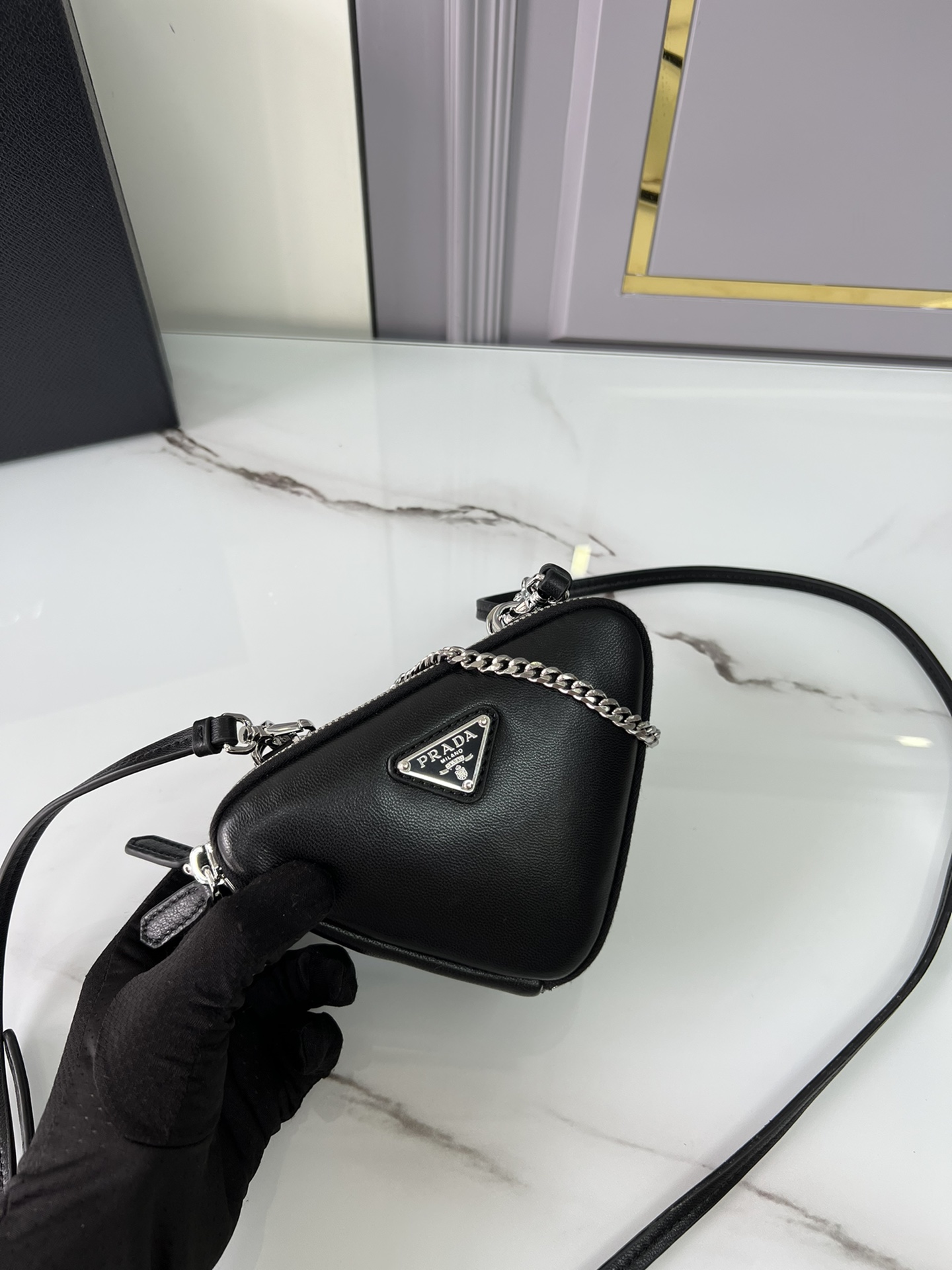 Prada 23ss hot model Prada original factory triangular multi-functional small bag, imported sample leather with classic three-level label