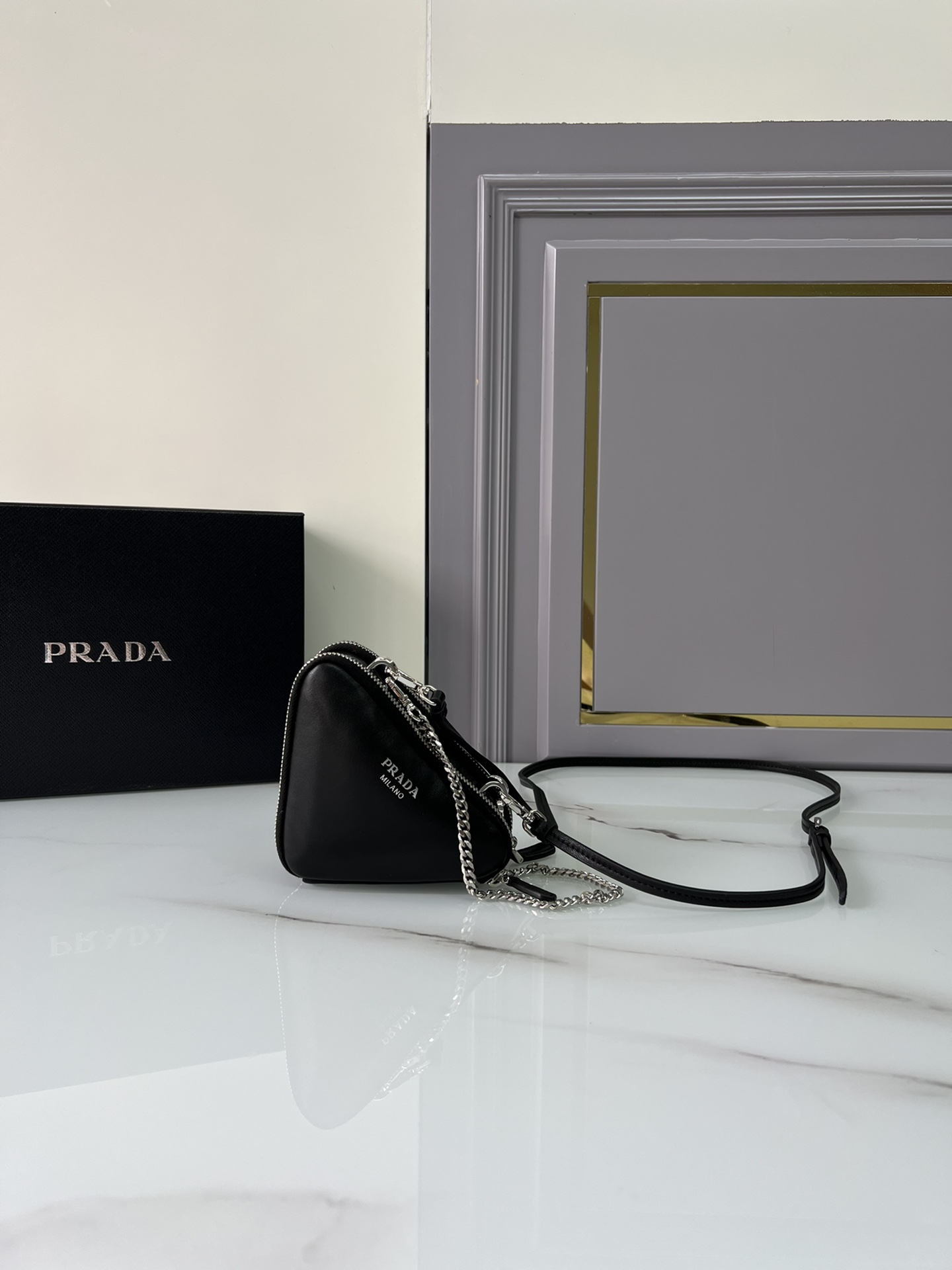 Prada 23ss hot model Prada original factory triangular multi-functional small bag, imported sample leather with classic three-level label