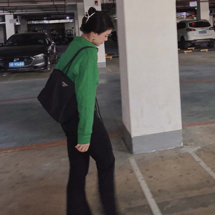 Prada Large upper body picture~