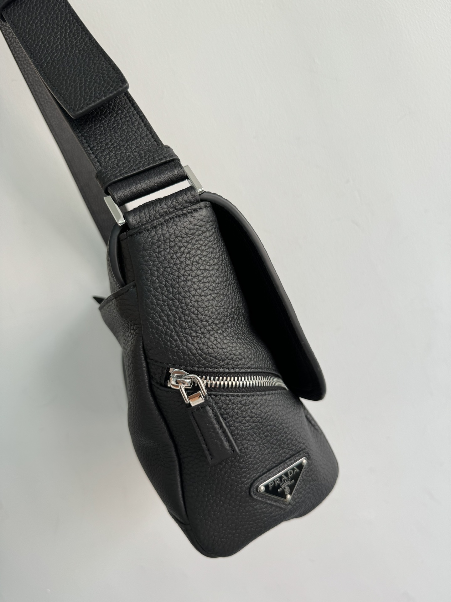 24 new messenger bag prada Prada official 2VD056