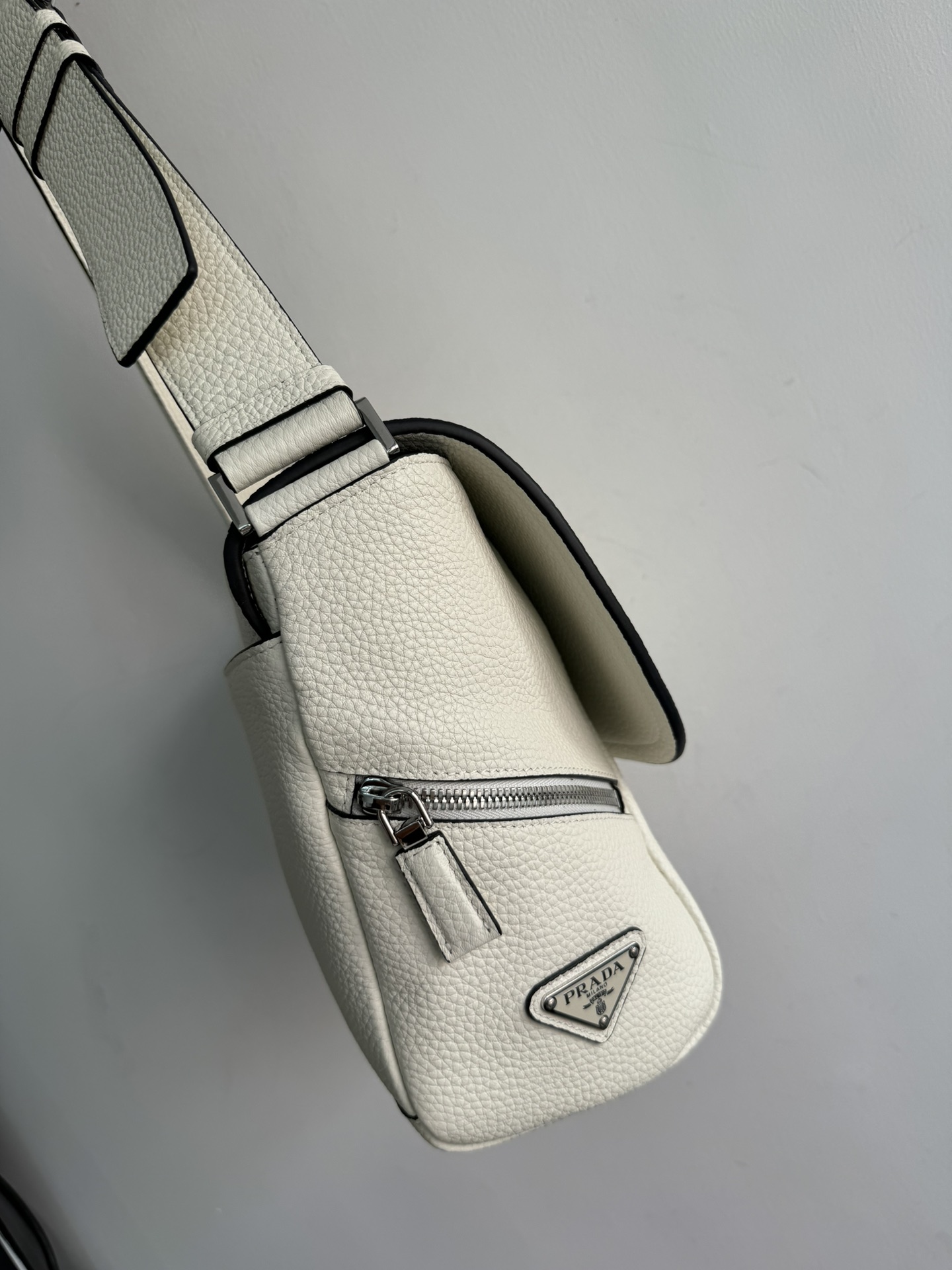 24 new messenger bag prada Prada official 2VD056