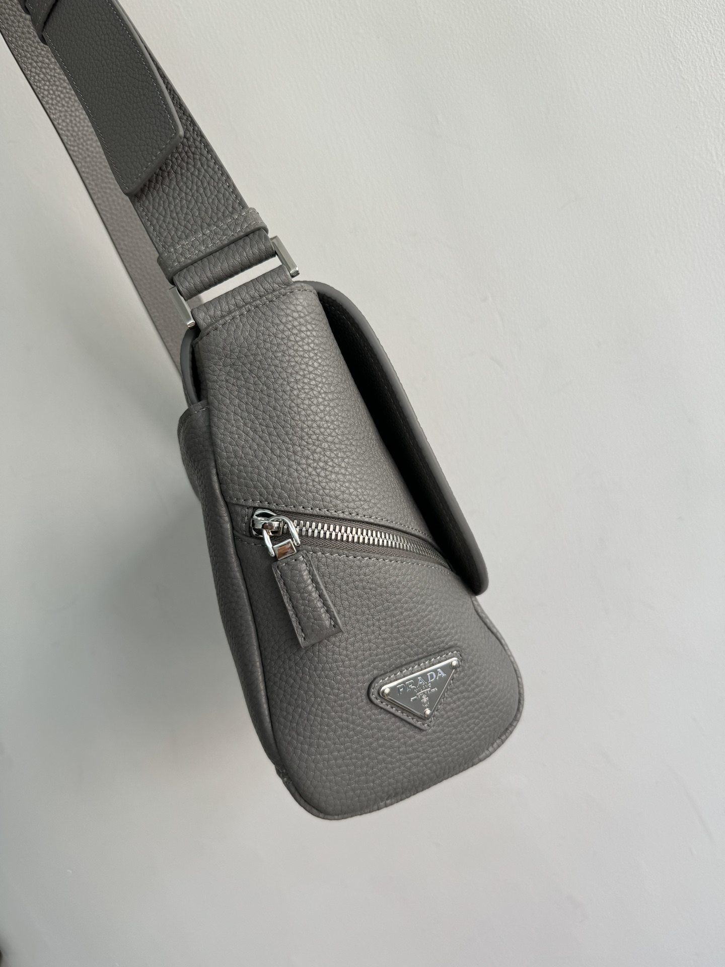 24 new messenger bag prada Prada official 2VD056