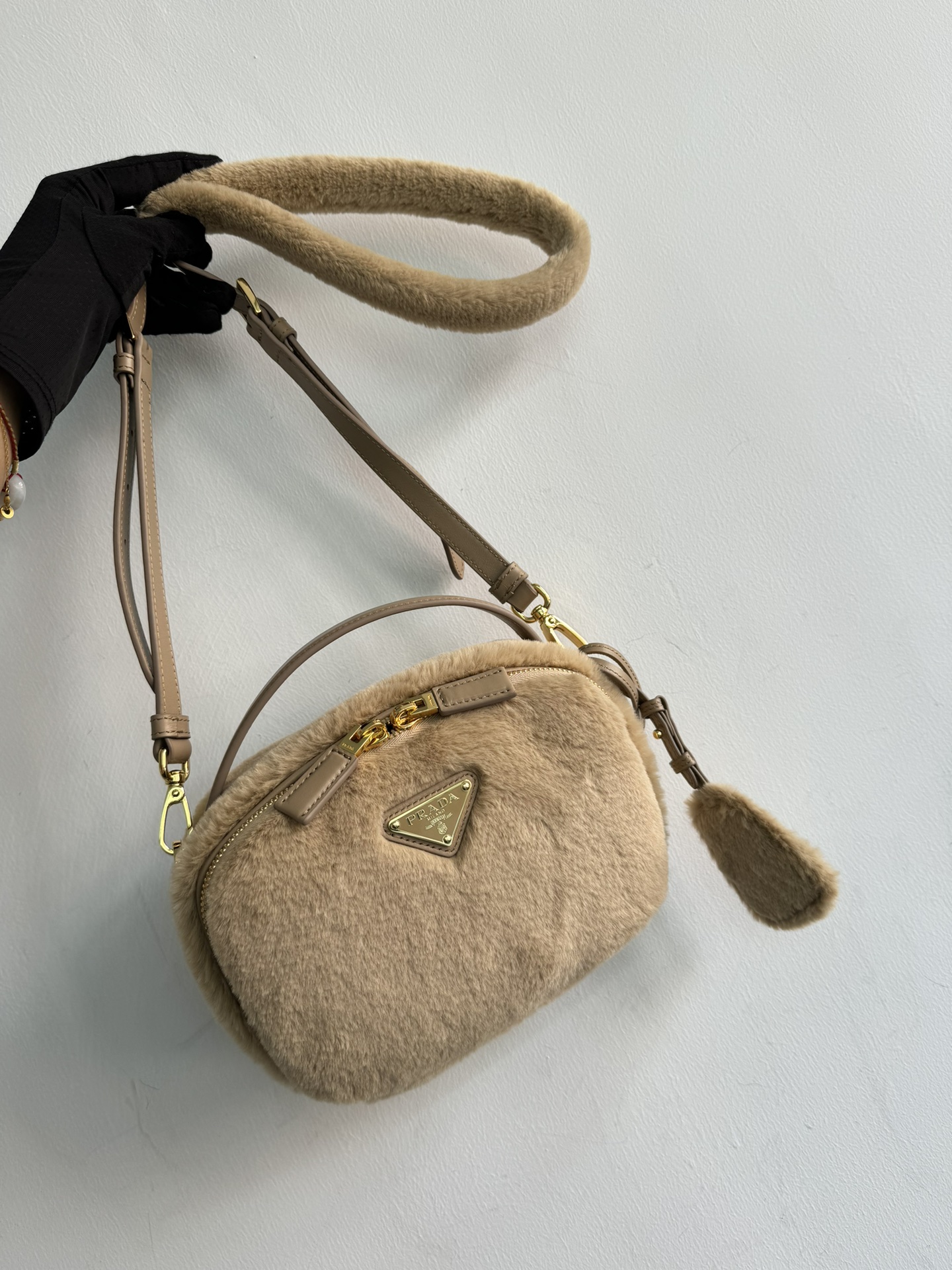 New Year orders will be shipped in seconds" real shot! prada The latest mini model, official 1BH208 wool, this mini handbag has a crisp structure