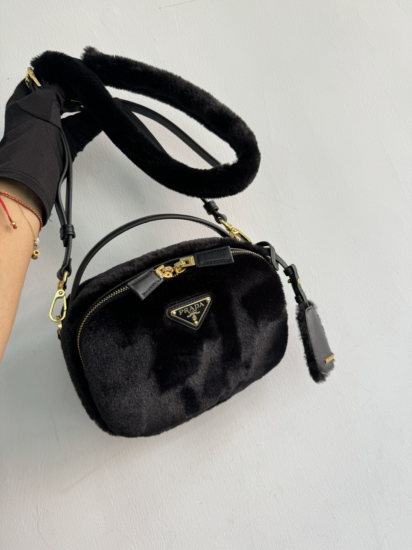New Year orders will be shipped in seconds" real shot! prada The latest mini model, official 1BH208 wool, this mini handbag has a crisp structure