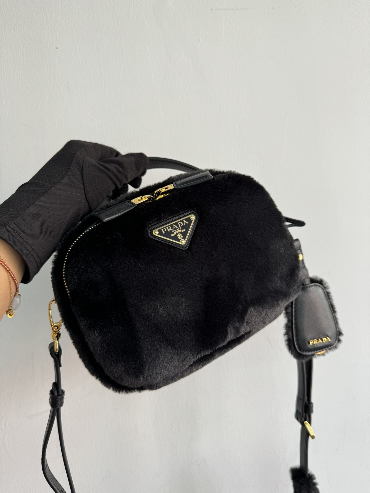 New Year orders will be shipped in seconds" real shot! prada The latest mini model, official 1BH208 wool, this mini handbag has a crisp structure