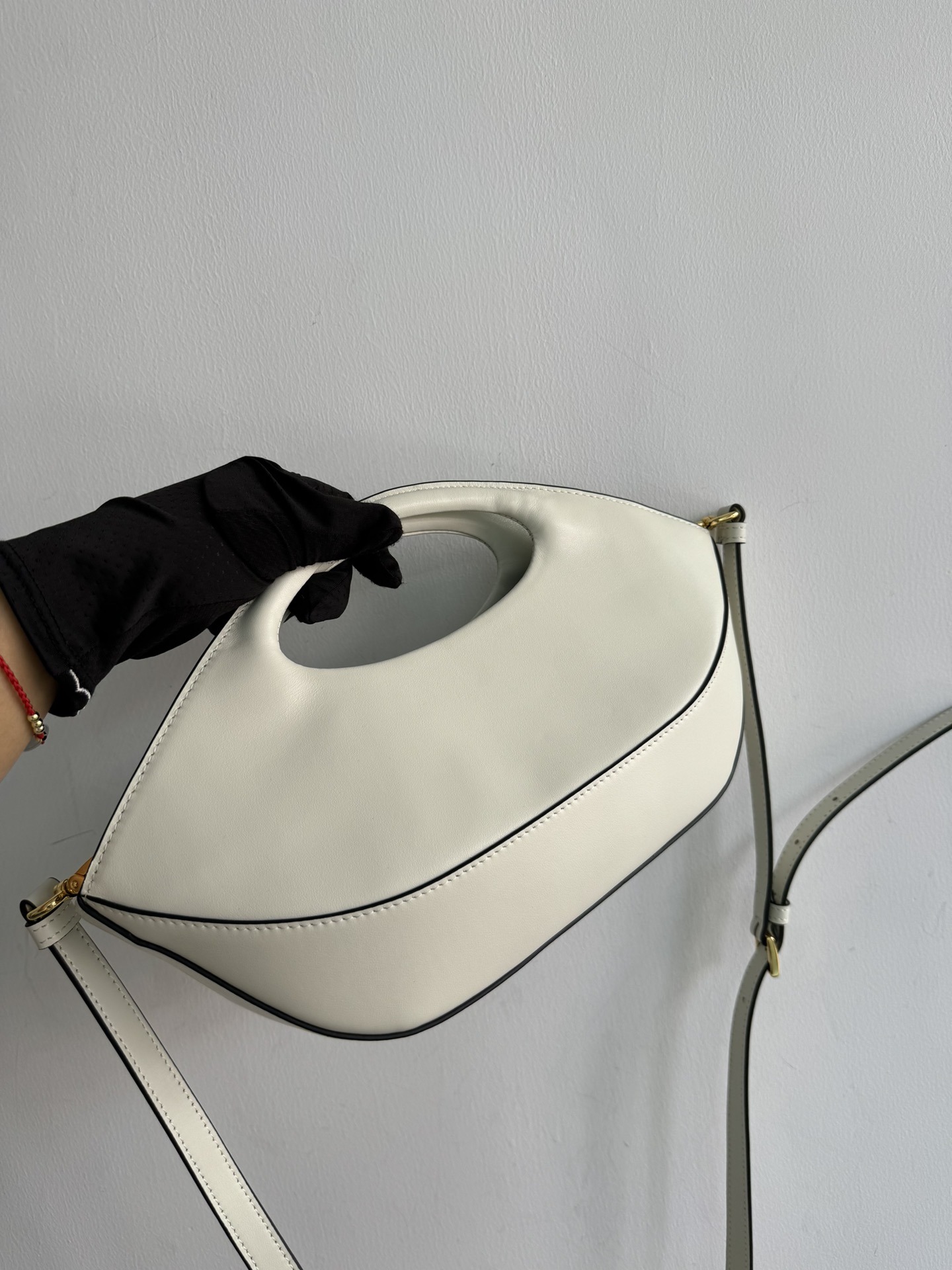 Actual photos and delivery of the New Year welfare model Pjias 2024 latest dumpling bag calfskin handbag model 1BA421 pradas round and smooth bag