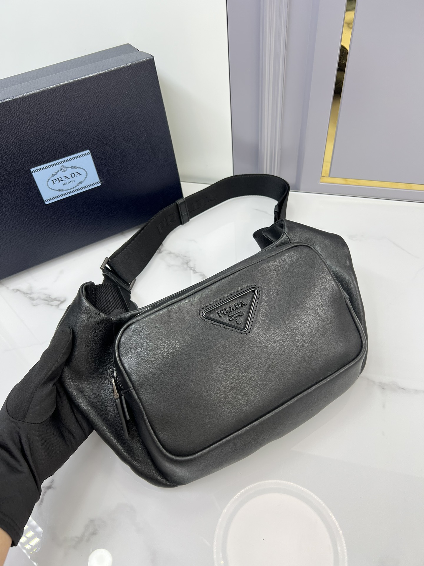 Prada 24 types of messenger bags, the new model 2VH127 is officially on sale