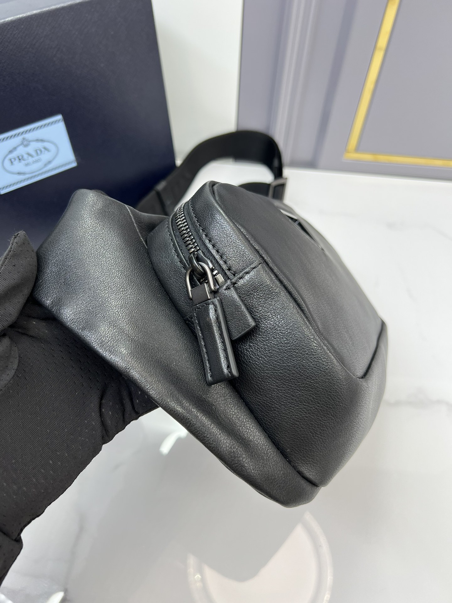 Prada 24 types of messenger bags, the new model 2VH127 is officially on sale
