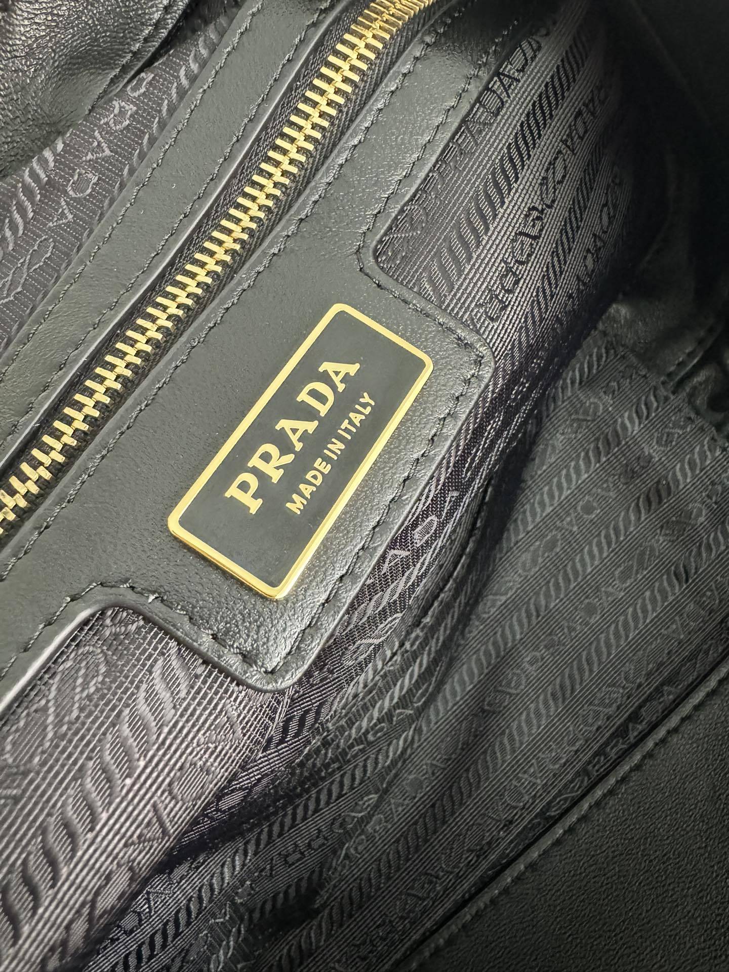 中古斜跨包1BB121这款Vintage中古链条菱格流浪包设计太棒了纯手工尼龙菱格设计可单肩+斜跨+流浪