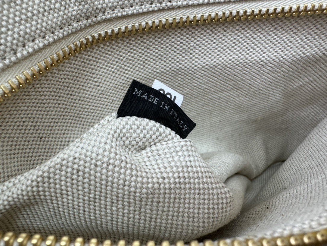 中号最新款亚麻帆布包1BG471到货啦春夏秋冬通用最新款帆布手拎包正面标志性logo图案配有一个小吊牌配