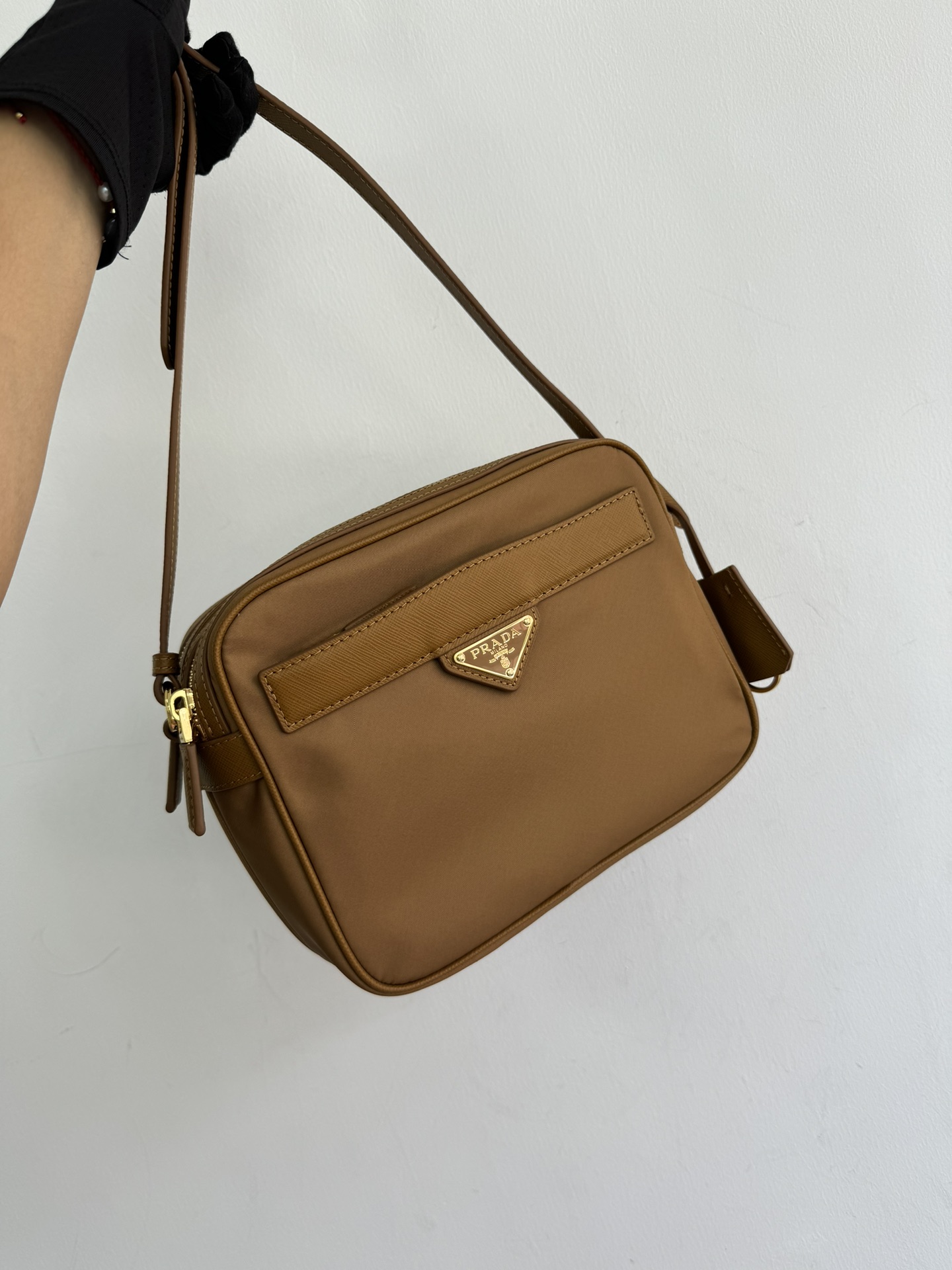 Prada P's counter's latest cloth bag 1BH218 messenger bag has arrived, using imported waterproof fabric Imported parachute nylon fabric with cros