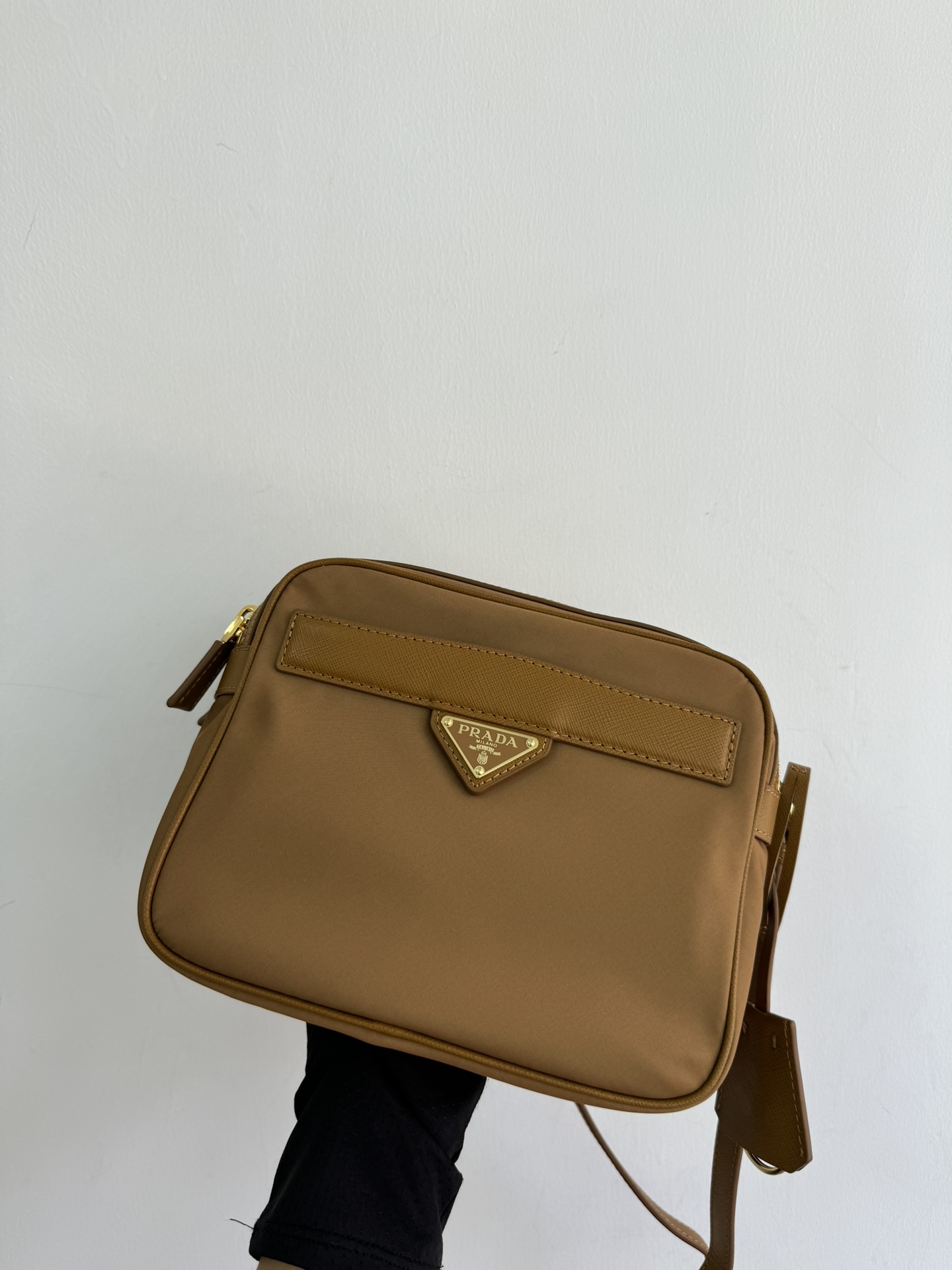 Prada P's counter's latest cloth bag 1BH218 messenger bag has arrived, using imported waterproof fabric Imported parachute nylon fabric with cros