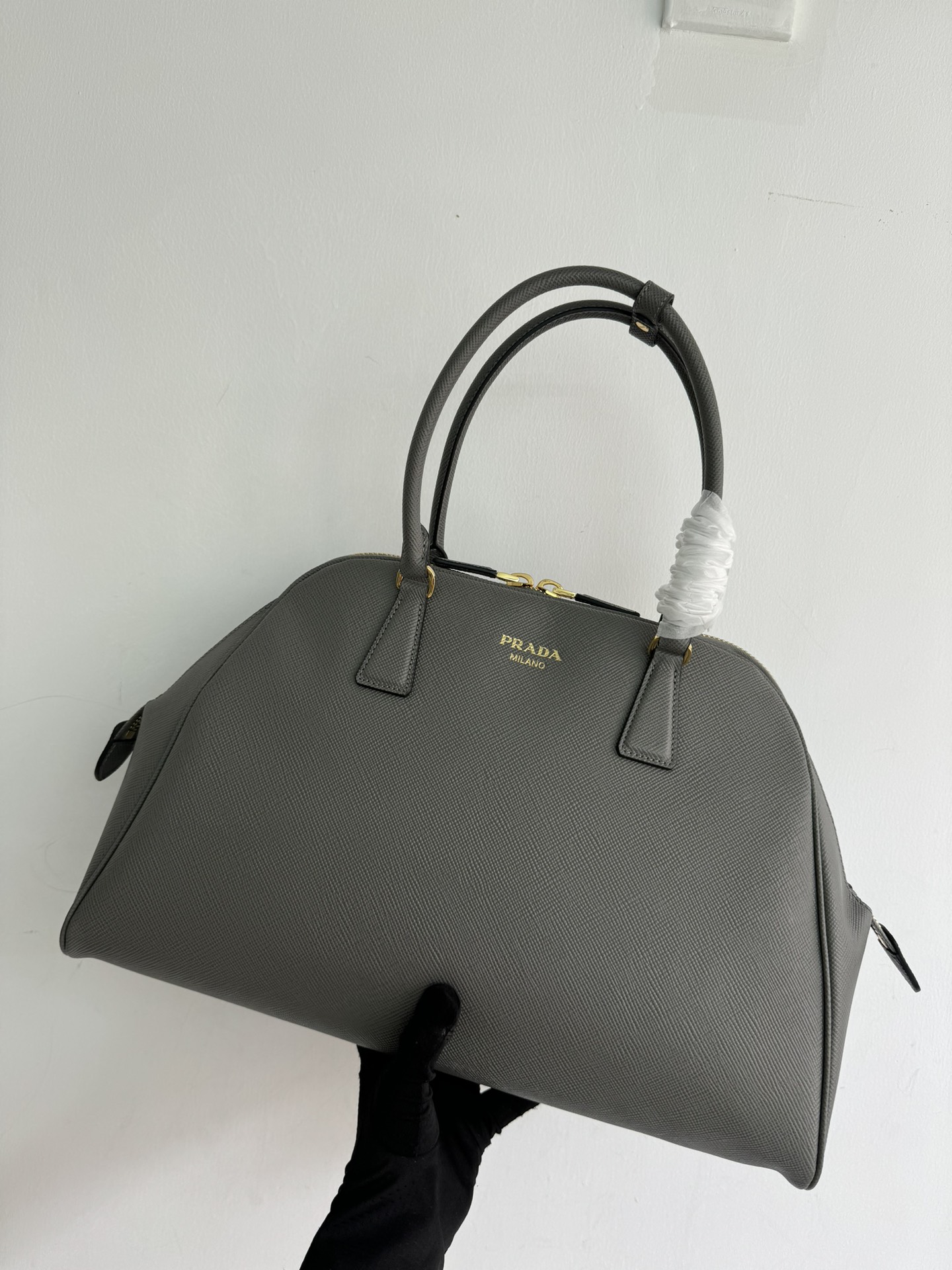 Prada's new pure original (large size) tote bag 1BG524 has arrived Shoulder handbag, imported cross-grain cowhide, this exquisite handbag is made