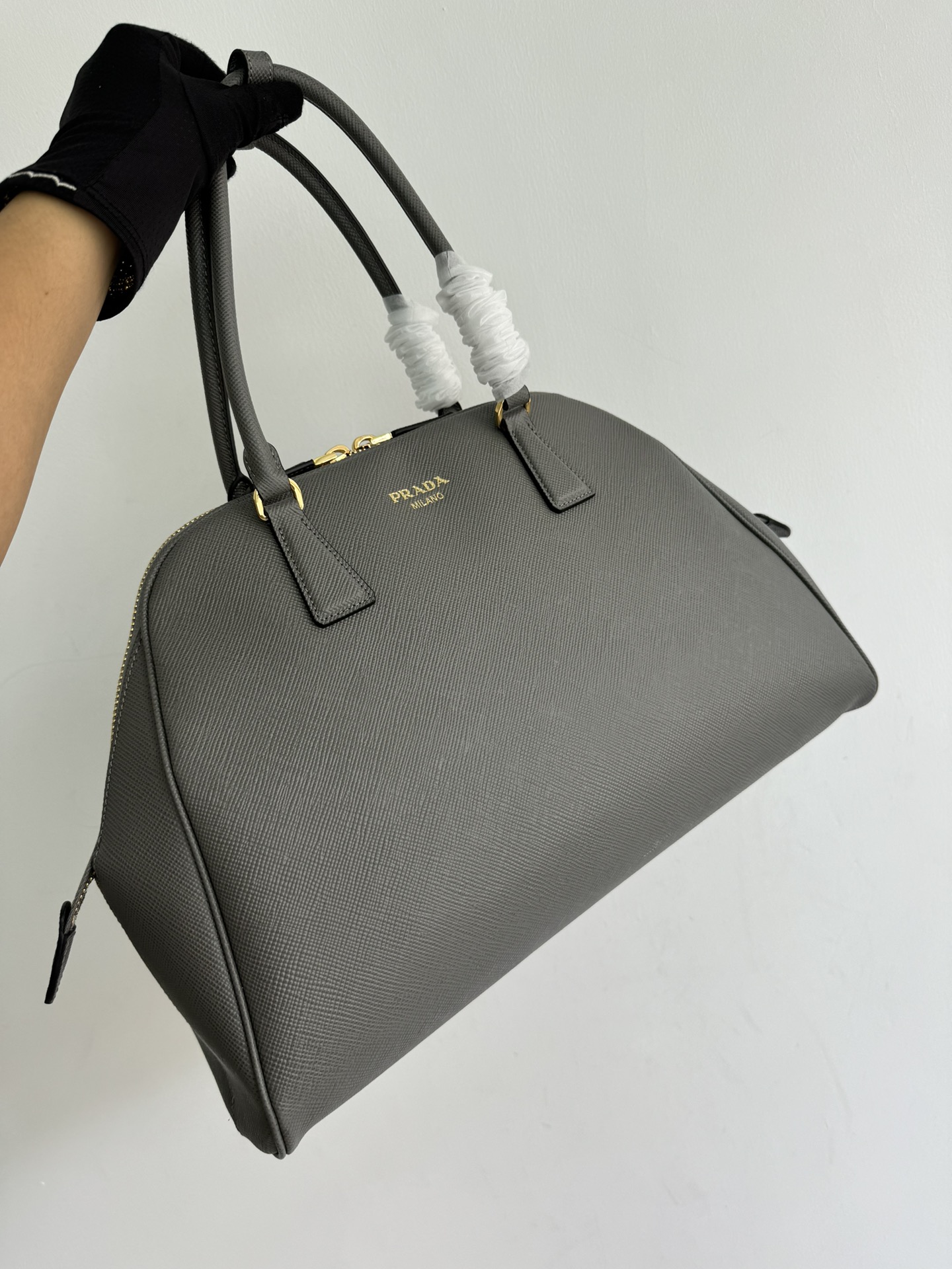 Prada's new pure original (large size) tote bag 1BG524 has arrived Shoulder handbag, imported cross-grain cowhide, this exquisite handbag is made