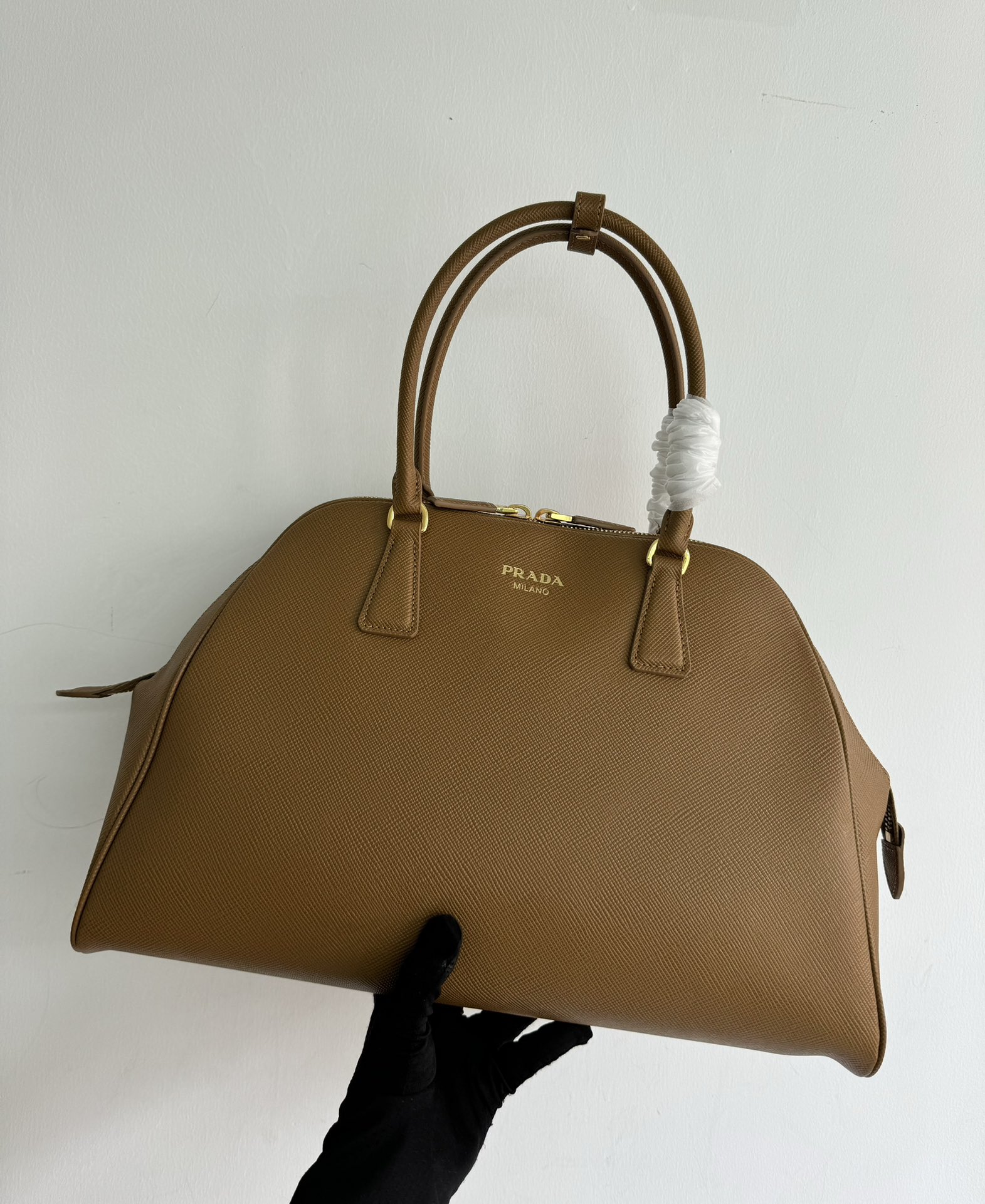 Prada's new pure original (large size) tote bag 1BG524 has arrived Shoulder handbag, imported cross-grain cowhide, this exquisite handbag is made
