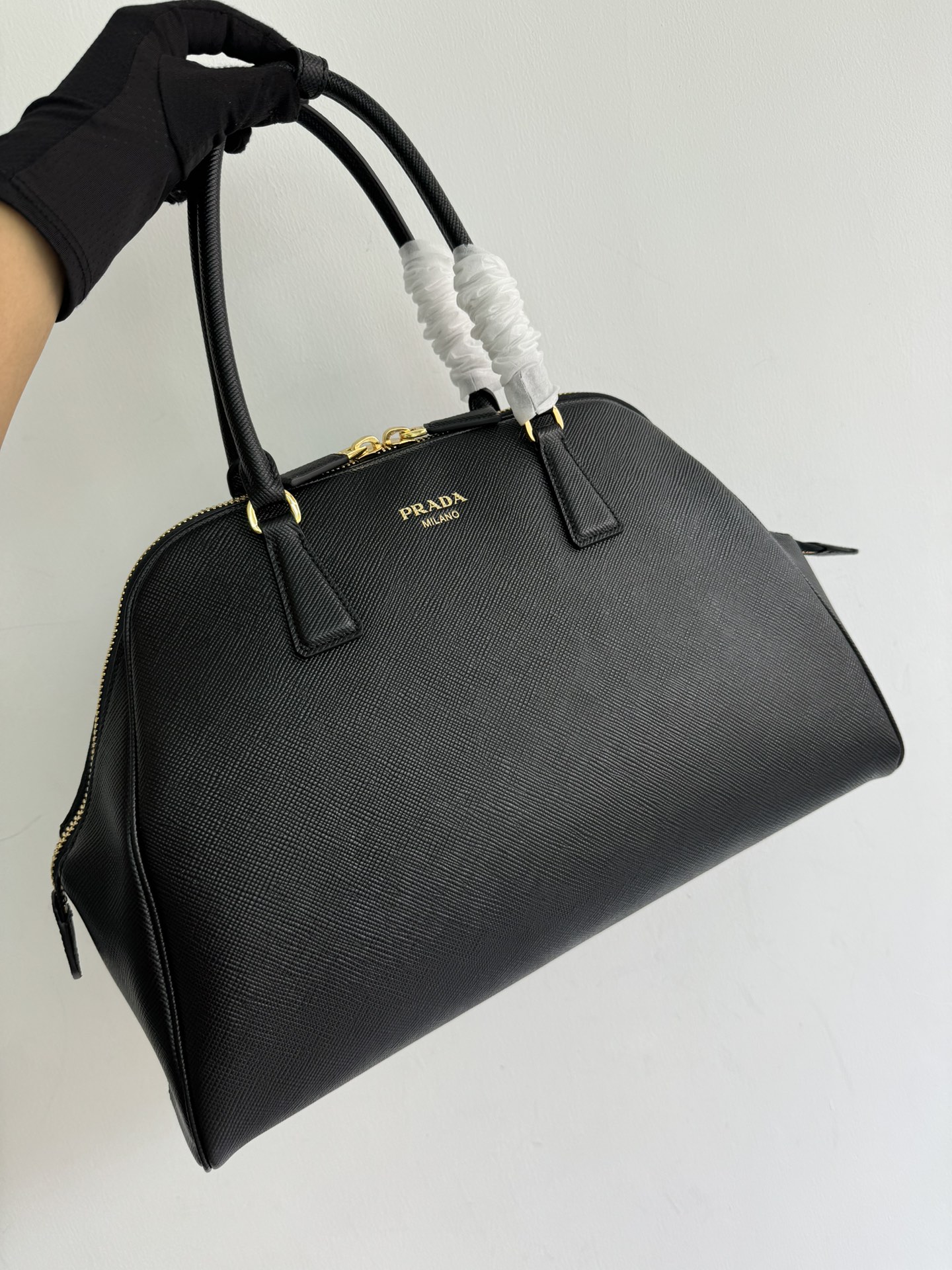 Prada's new pure original (large size) tote bag 1BG524 has arrived Shoulder handbag, imported cross-grain cowhide, this exquisite handbag is made