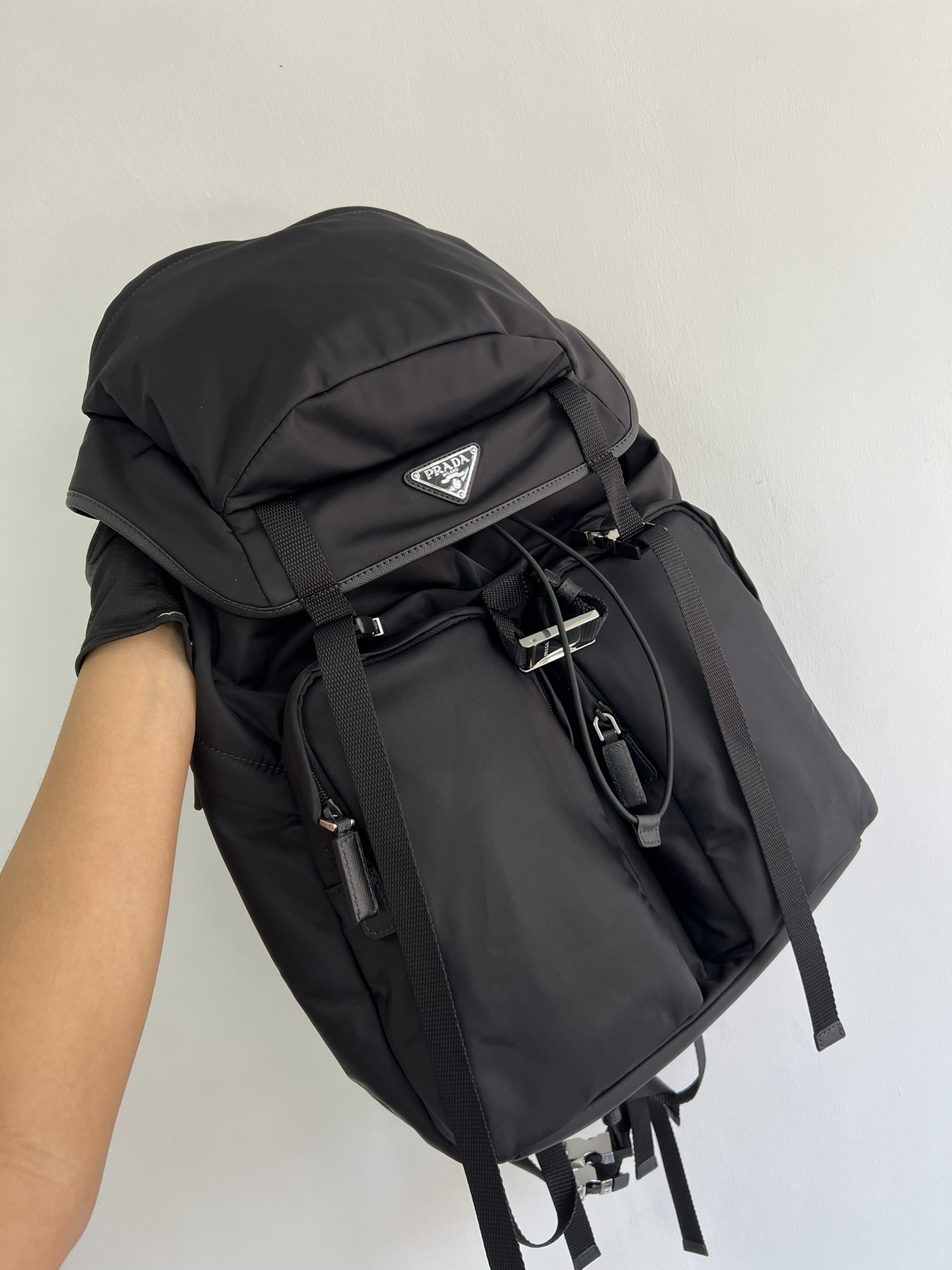 Pradas new mountaineering bag is officially on sale 2VZ019