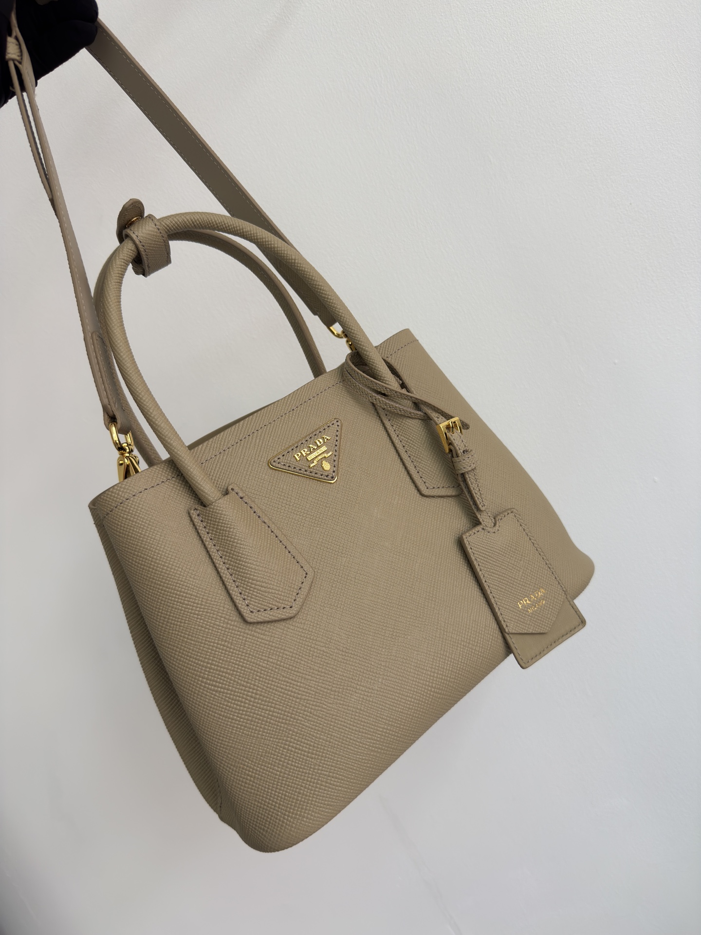 Prada's new DoubleBagmini shopping bag Double series inspired mini bag imported thick cross-grain cowhide, with full sheepskin inside. Elegant an