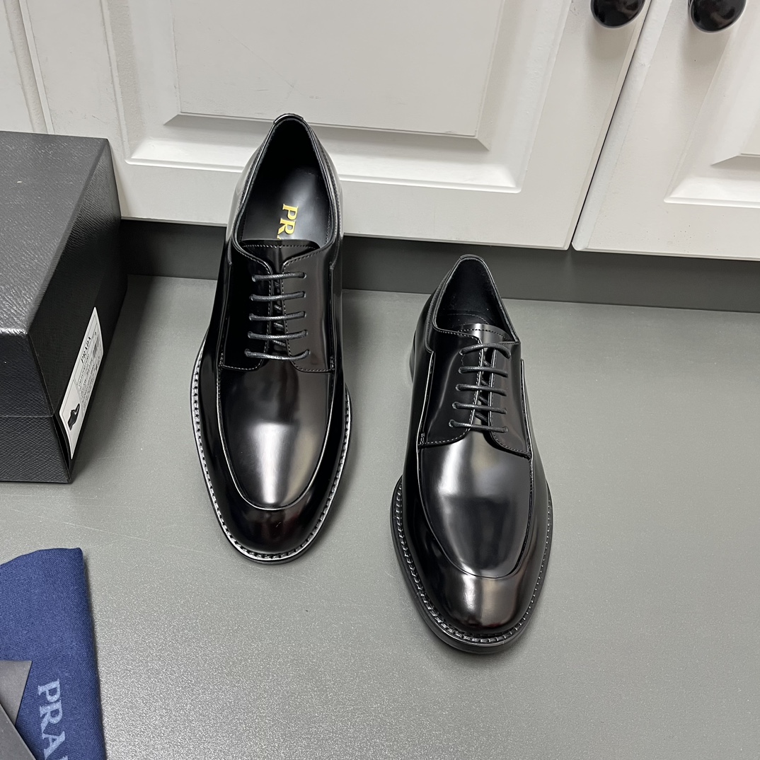 NO:280280,New Prad* Prada boutique men's shoes imported from Italy, with beaded cowhide leather with natural and smooth lines. The whole pair of shoes has high-end, atmospheric and upscale. Soft cowhide inner   cowhide footbed. Original genuine leather sole   rubber sheet added to wear directly on the feet. Super comfortable and atmospheric. A must-have for men's gods. Support comparison. The first choice for business meetings. J standard leather shoes size: 39/40/41/42/43/44. Full set of packaging   dust bags, prada, prada, cowhide, Leather soles19860909新品Prad*普拉达精品系带男鞋 意大利进口头层开边珠牛皮 线条自然流畅 整双鞋子高端大气上档次 柔软牛皮内里 牛皮垫脚 原版真皮大底 已加橡胶片可直接上脚穿啰 超舒服超大气的一款 男神必备品 支持对比 商务会晤送人首选单品. J标准皮鞋码数:39/40/41/42/43/44 全套包装  防尘袋,,prada,prada,cowhide,Leather soles,Men's shoes