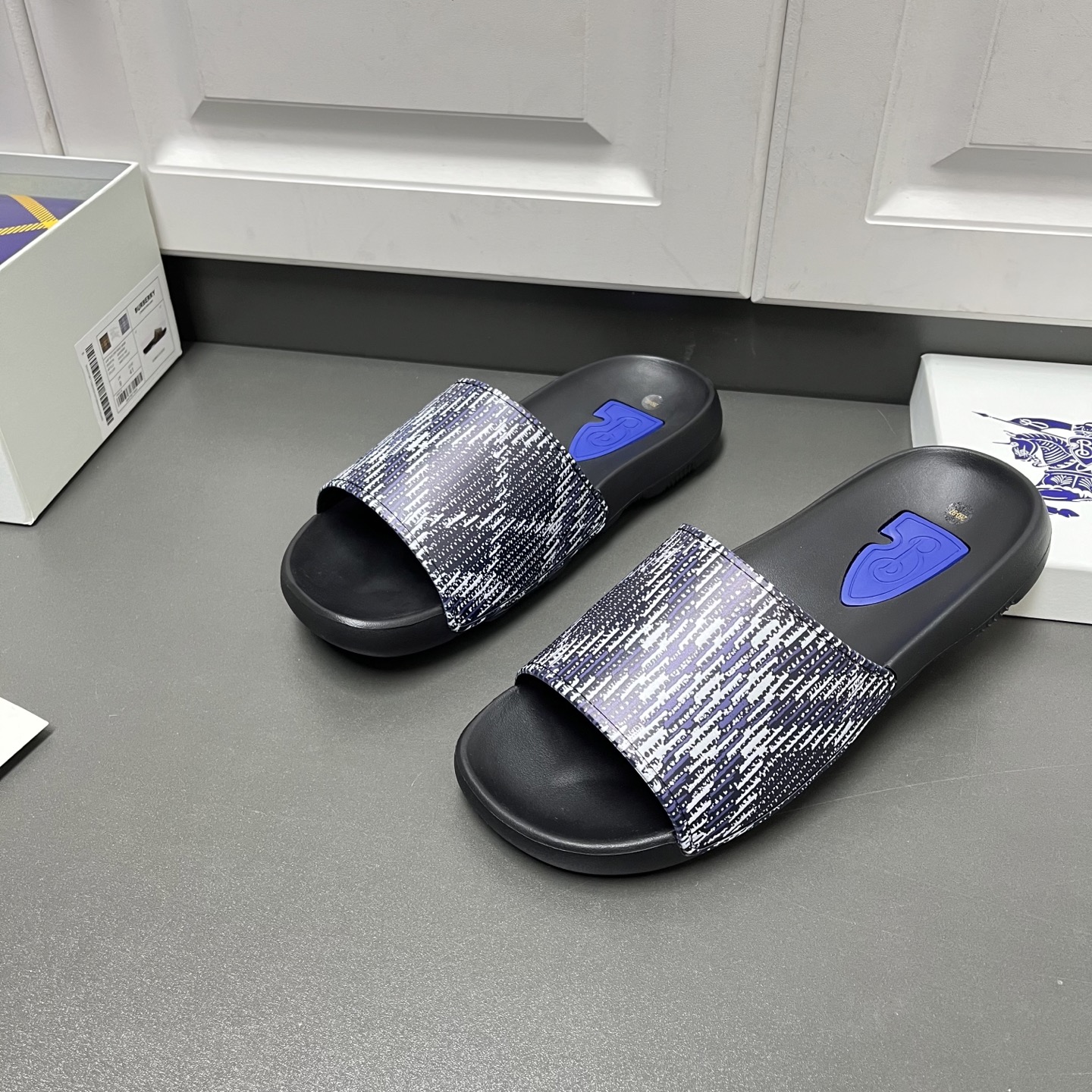 버버리 체크 샌들 113410 이미지 2