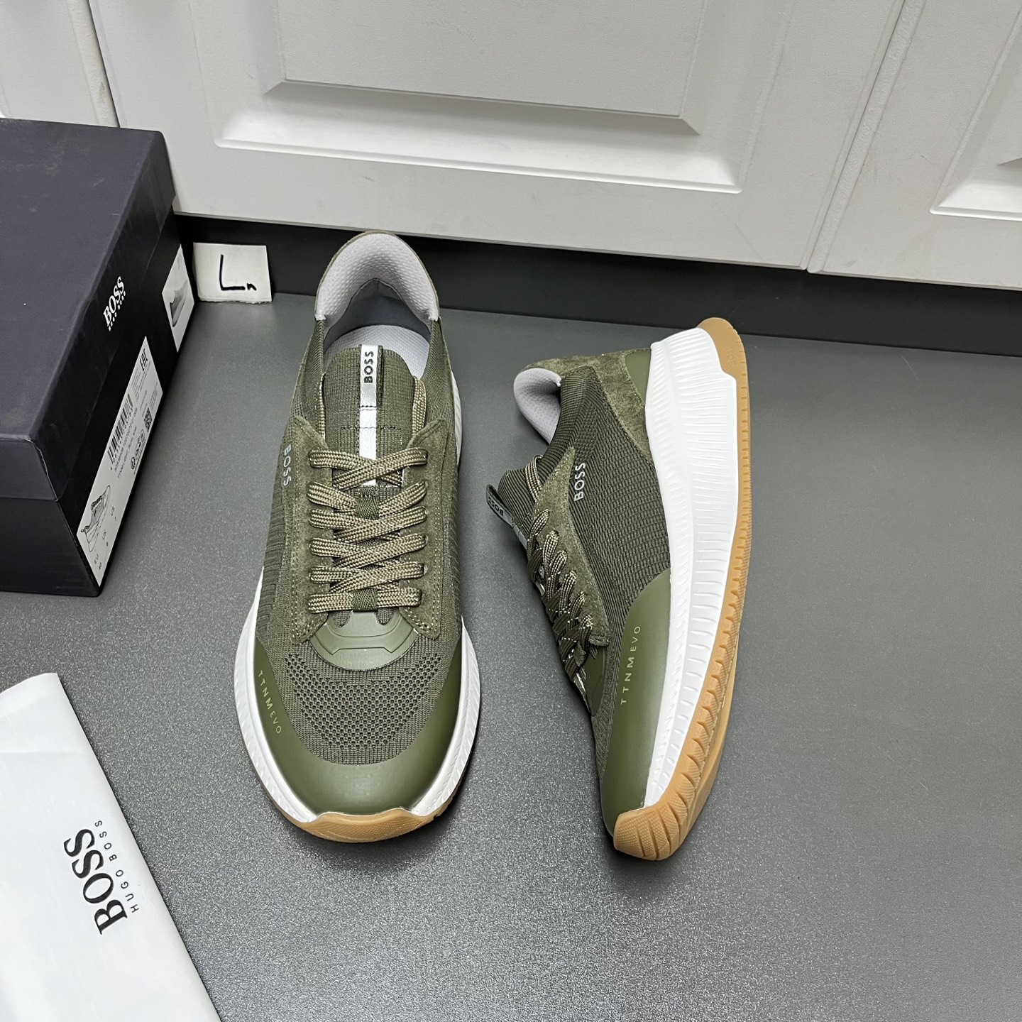 NO:355061,BOSS TTNM EVO Knit Men's New Season Casual Sports Shoes This is carefully crafted with a sporty feel, and is designed in a combination of materials, including knitted, suede leather and TPU. The outer side is decorated with the 