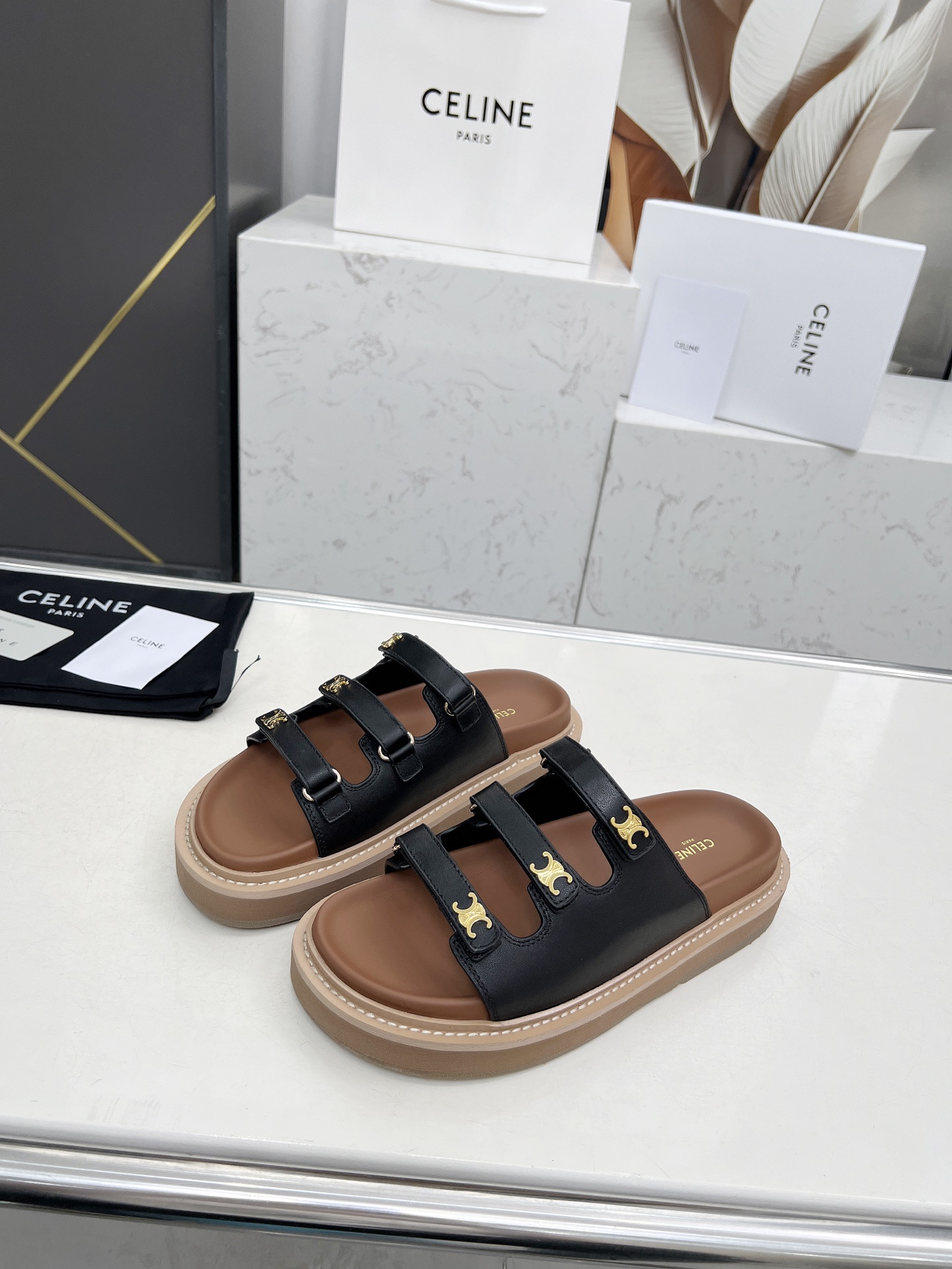 NO:257795,Celine25ss new model, iconic metal Arc de Triomphe micro-label absorbing sunny three-belt thick-soled slippers, light feet, 35-41, slippers, celine, slippers19860909Celine25ss新款,标志性金属凯旋门微标吸晴 三带厚底拖鞋 脚感轻盈,35-41,拖鞋,celine,slippers,Women's Shoes