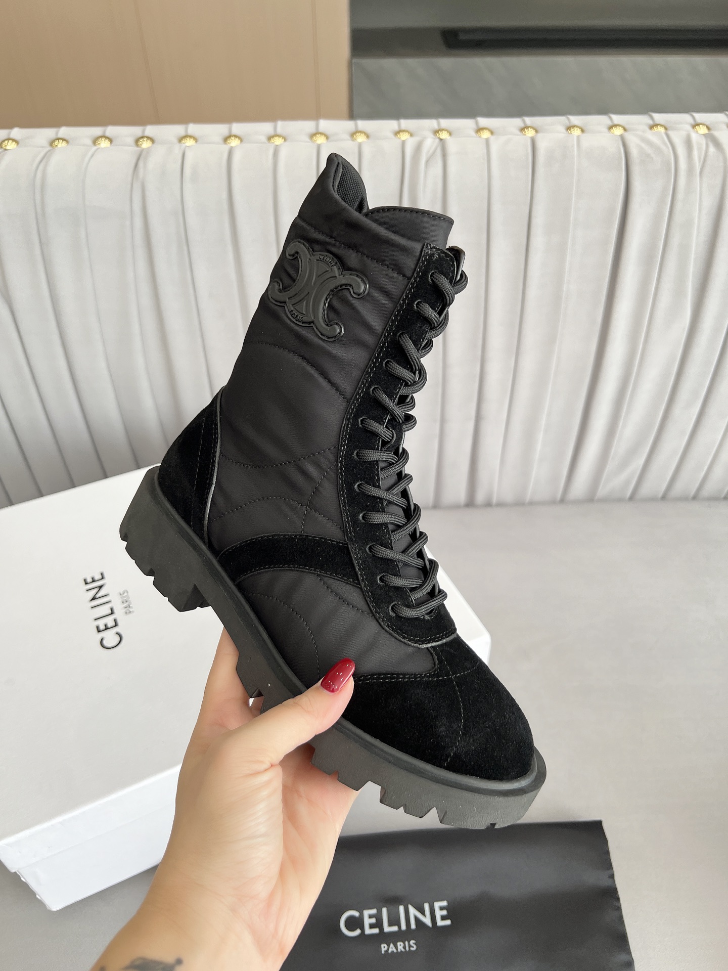NO:536692,CELINEL original replica 2025 autumn and winter show new style retro lace-up thick sole mid-short boots Martin boots, thick sole height-enhancing versatile, cool and cool 35-41, boots, celine, celine, boots19860909CELINEL赛琳 原版复刻2025秋冬秀新款 复古系带厚底中短靴马丁靴,厚底增高百搭又酷又飒 35-41,靴子,celine,celine,boots,Women's Shoes