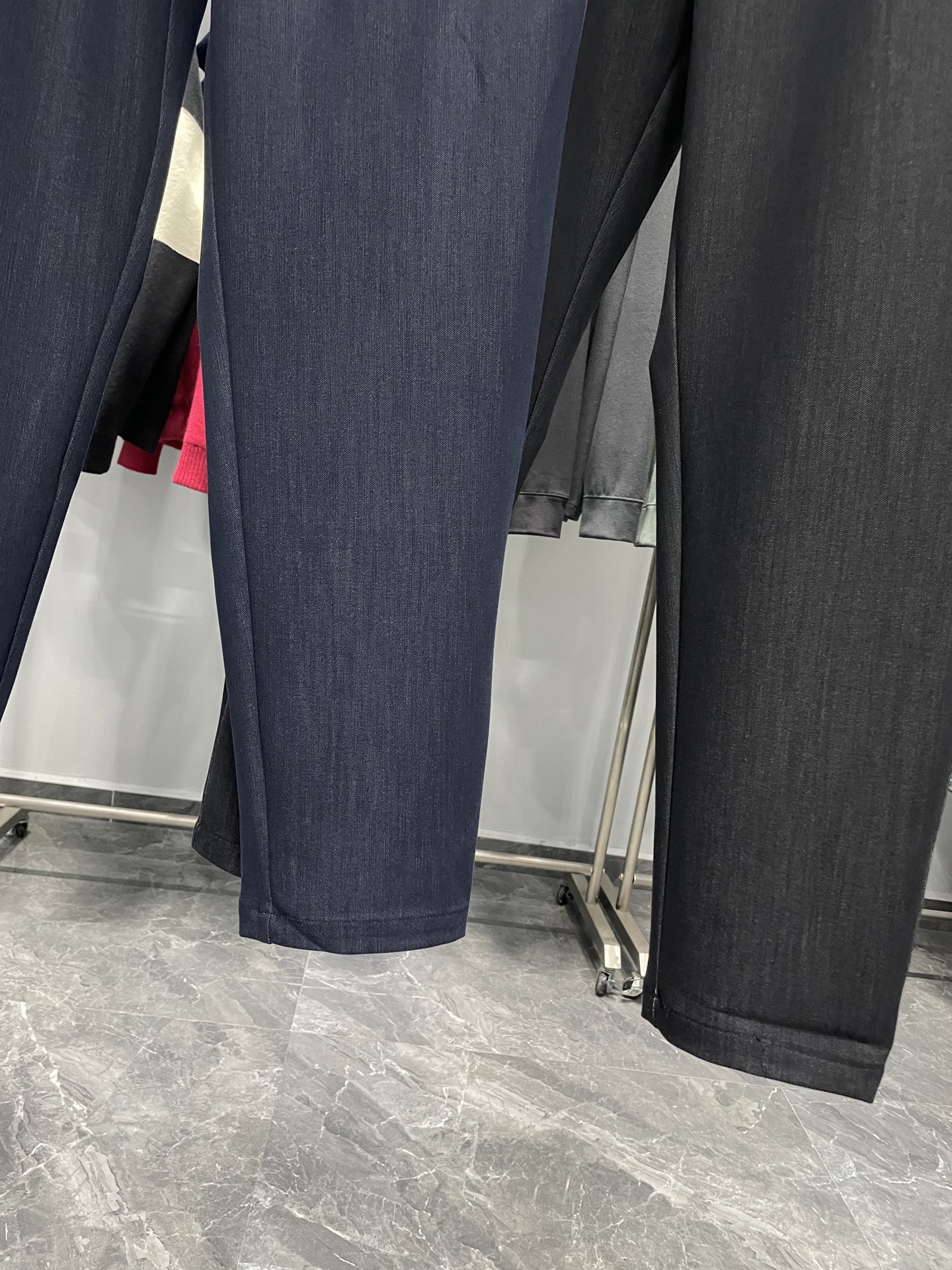 。 KITON25FW秋冬新款精纺棉质抽绳休闲裤，男士刺绣铭牌贴饰商务休闲百搭长裤九分裤！贸易公司渠道稀