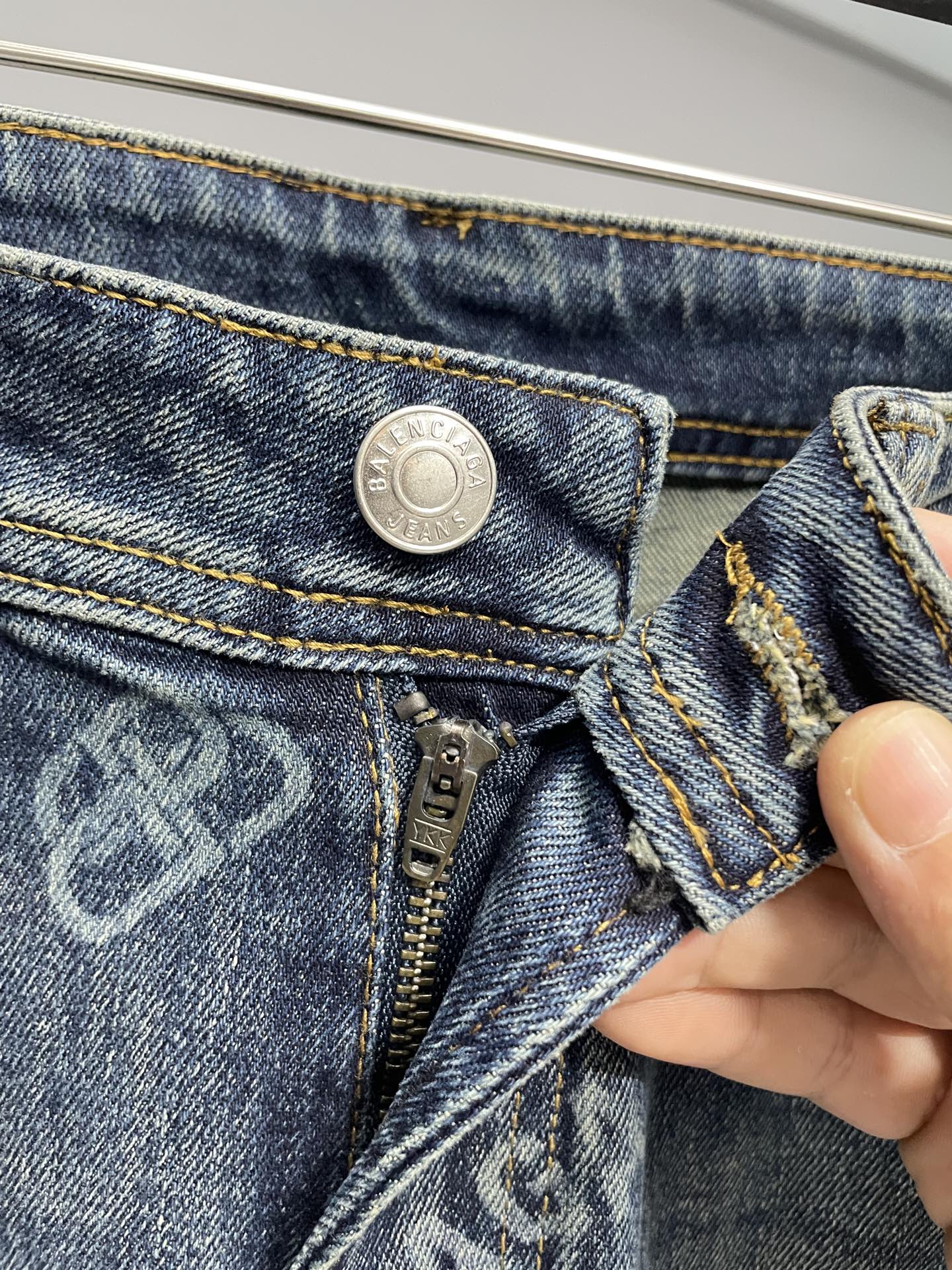 。BAL25FW早秋新款怀旧水洗棉质丹宁牛仔裤，男士时尚弹幕标识装饰直筒修身牛仔长裤！贸易公司渠道稀出，