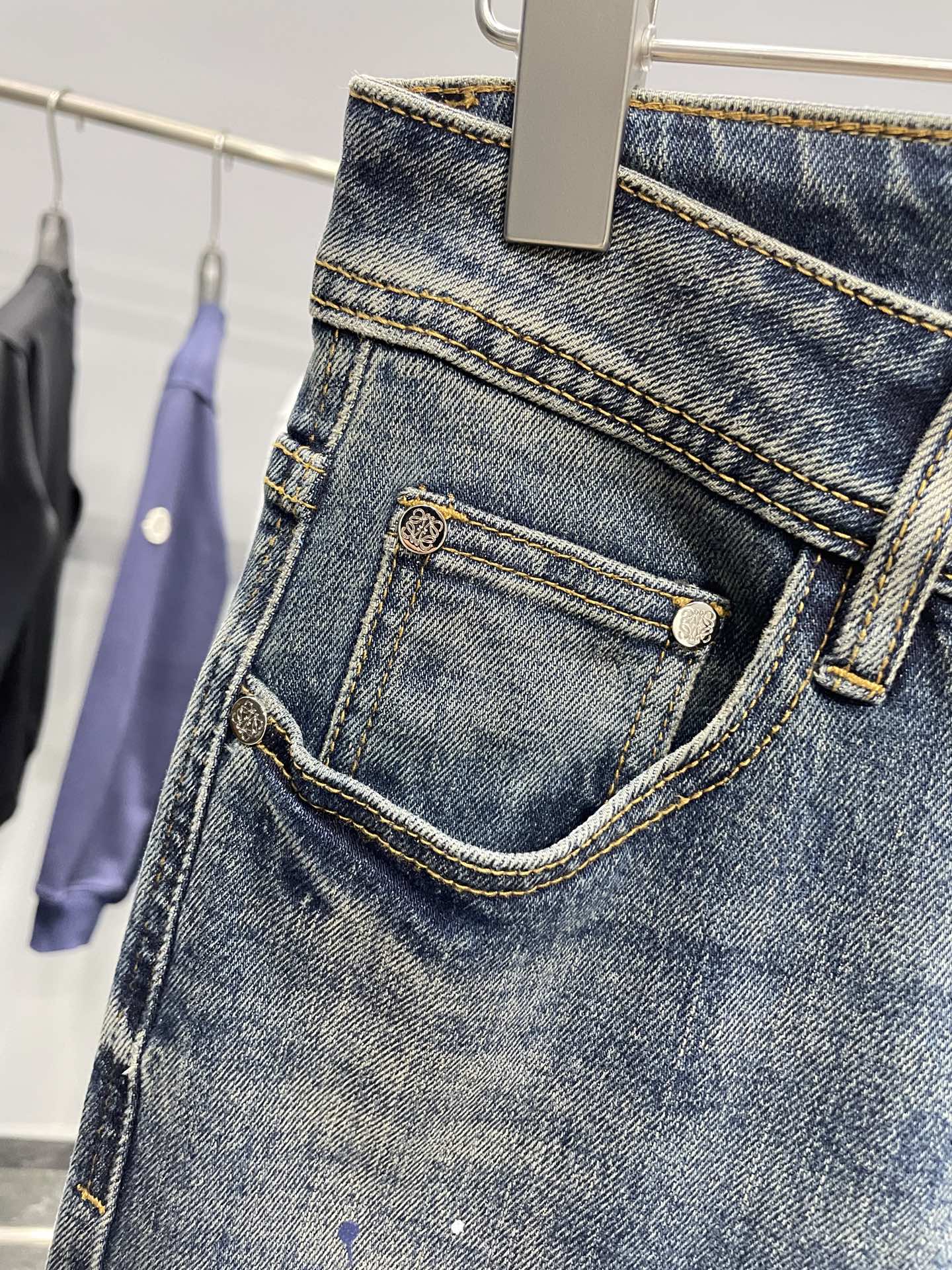 。LW25FW早秋新款复古怀旧水洗丹宁牛仔裤，男士时尚不规则漆点装饰修身直筒牛仔长裤！贸易公司渠道稀出，