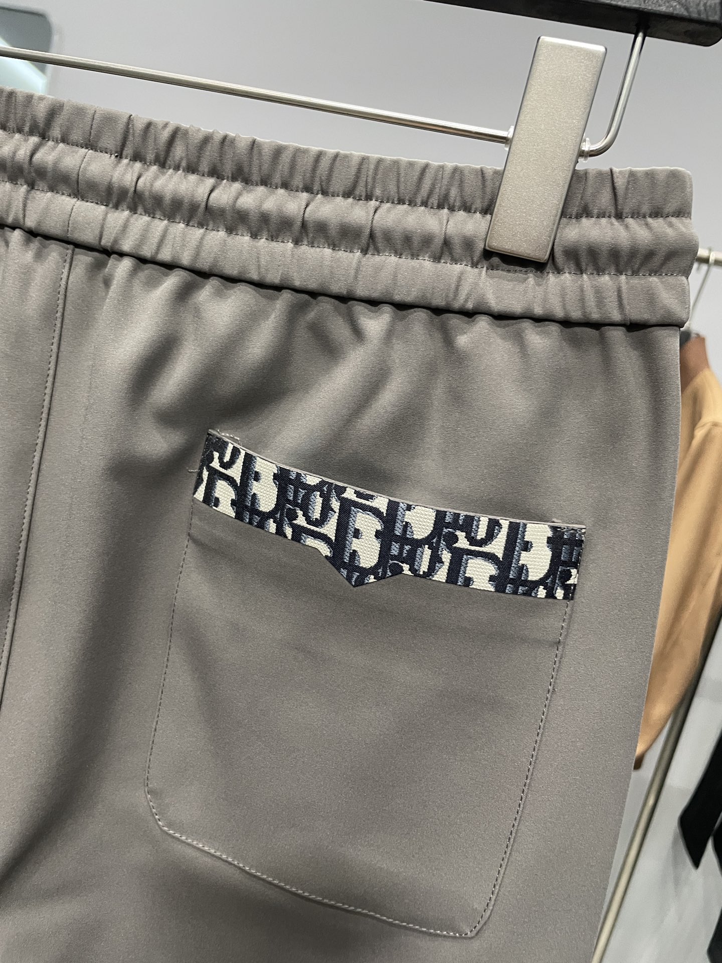 。～CD25FW秋冬新款进口科技棉布抽绳休闲裤，男士经典老花帆布口袋拼接时尚百搭休闲长裤！贸易公司渠道稀