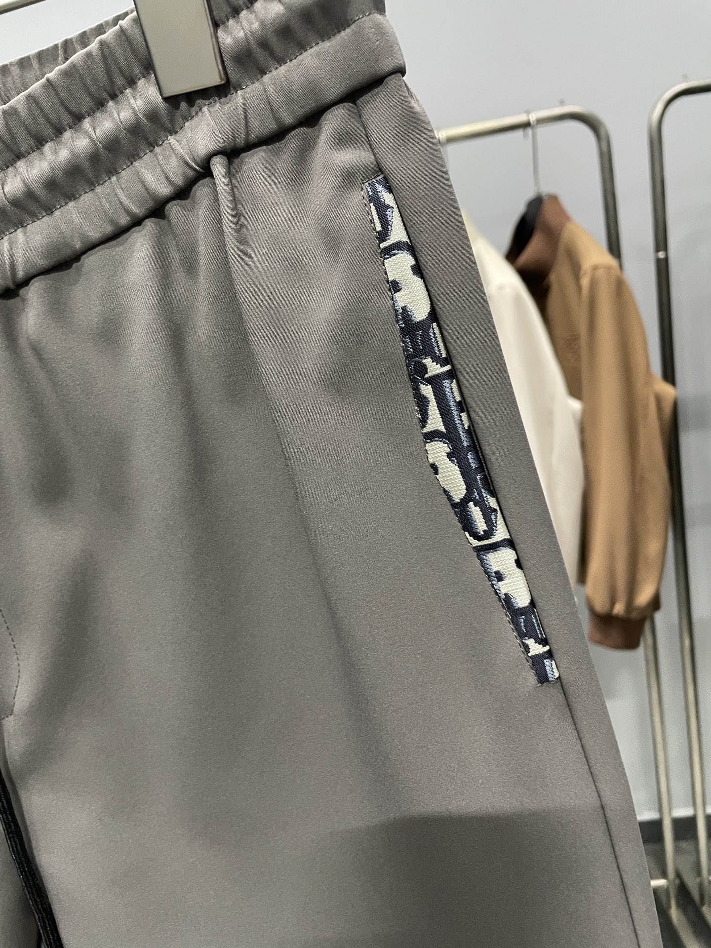 。～CD25FW秋冬新款进口科技棉布抽绳休闲裤，男士经典老花帆布口袋拼接时尚百搭休闲长裤！贸易公司渠道稀