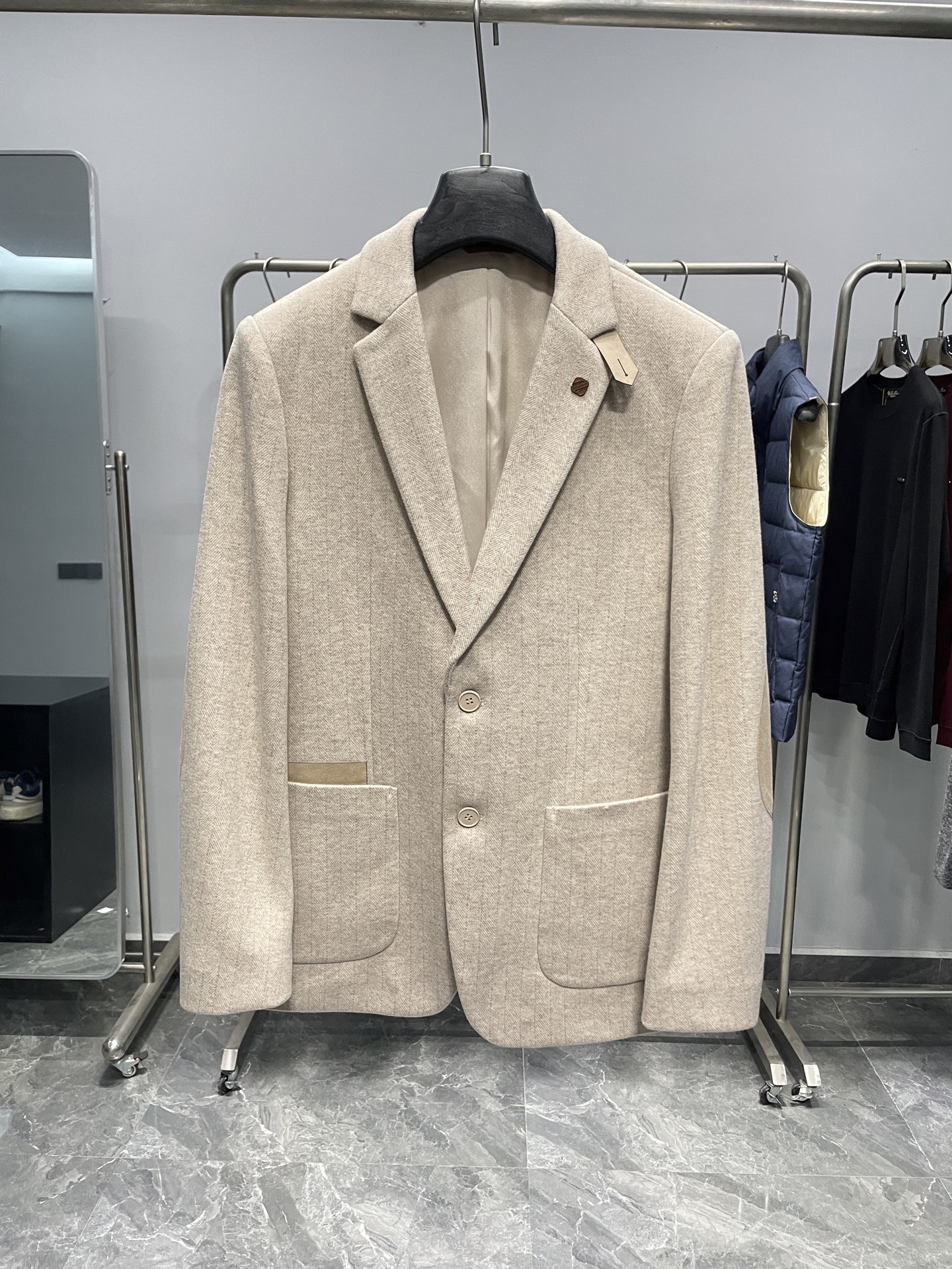 NO:530985,Apricot color details ~,alexander wang19860909杏色细节图～,,alexander wang,Men's clothing