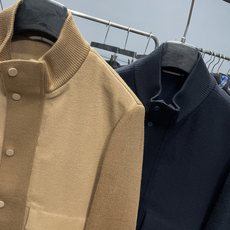 lP🆕FW秋冬新款男士商务休闲毛呢外套!面料与辅料皆为客供,定织定染而成,触感极为柔软细腻,细节精湛考究 lP🆕FW秋冬新款男士商务休闲毛呢外套!面料与辅料皆为客供,定织定染而成,触感极为柔软细腻,细节精湛考究