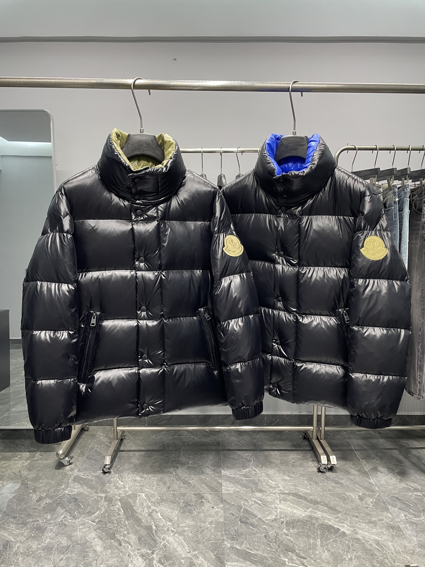 MON25FW秋冬款时尚哑光尼龙防水羽绒夹克，经典刺绣徽章高立领羽绒服外套！贸易公司重磅渠道稀出，可遇不