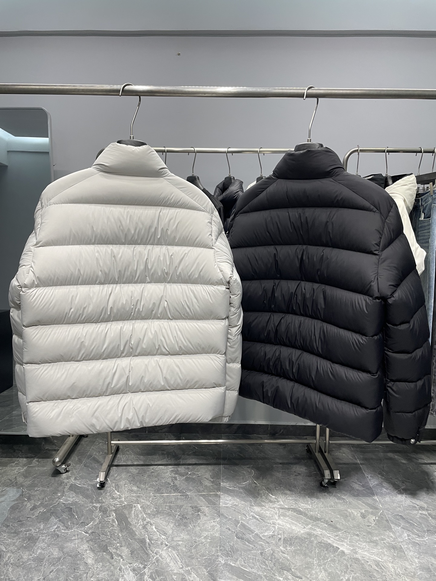 PRA25 FW冬季新款三角标立领保暖羽绒服外套！贸易公司渠道稀出，同步官网发售！P家全新上线的羽绒，现