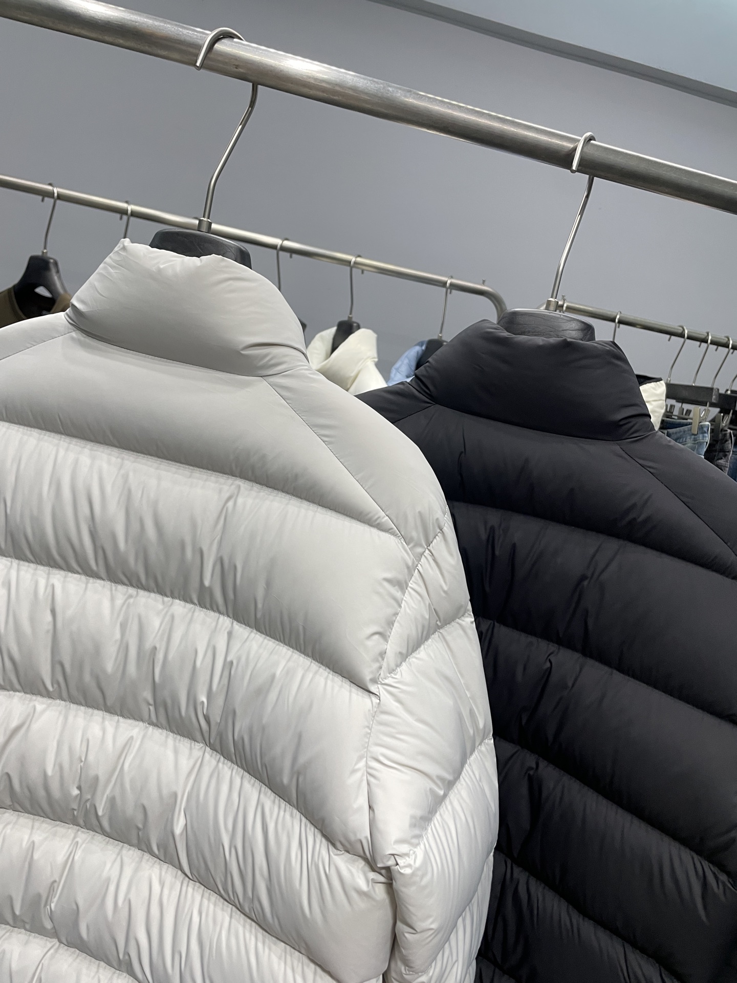 PRA25 FW冬季新款三角标立领保暖羽绒服外套！贸易公司渠道稀出，同步官网发售！P家全新上线的羽绒，现