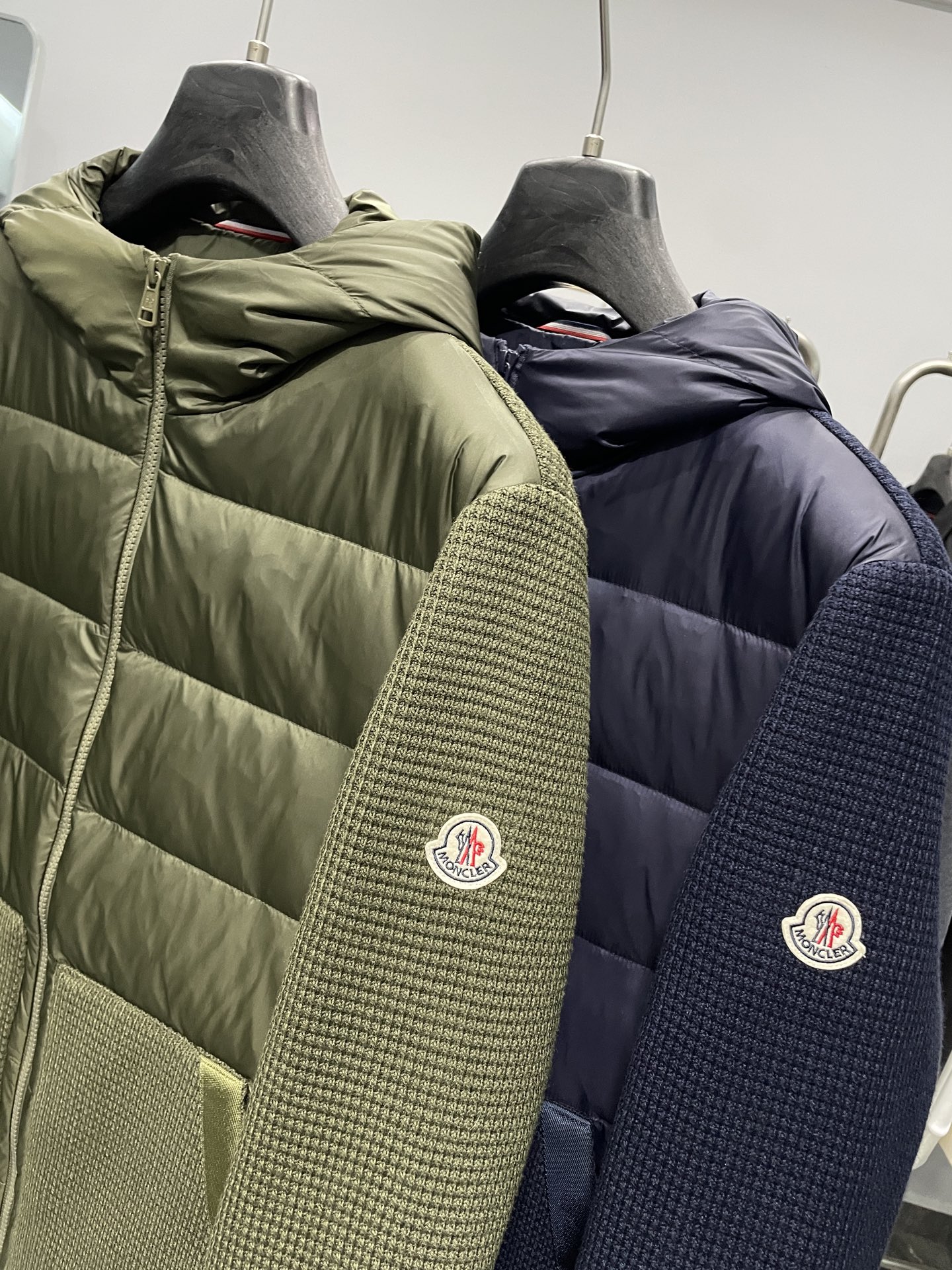 羽绒服 MON2025FW秋冬新款华夫格羊毛针织拼接羽绒夹克，男士时尚拉链连帽羽绒服外套！一款既保暖又时