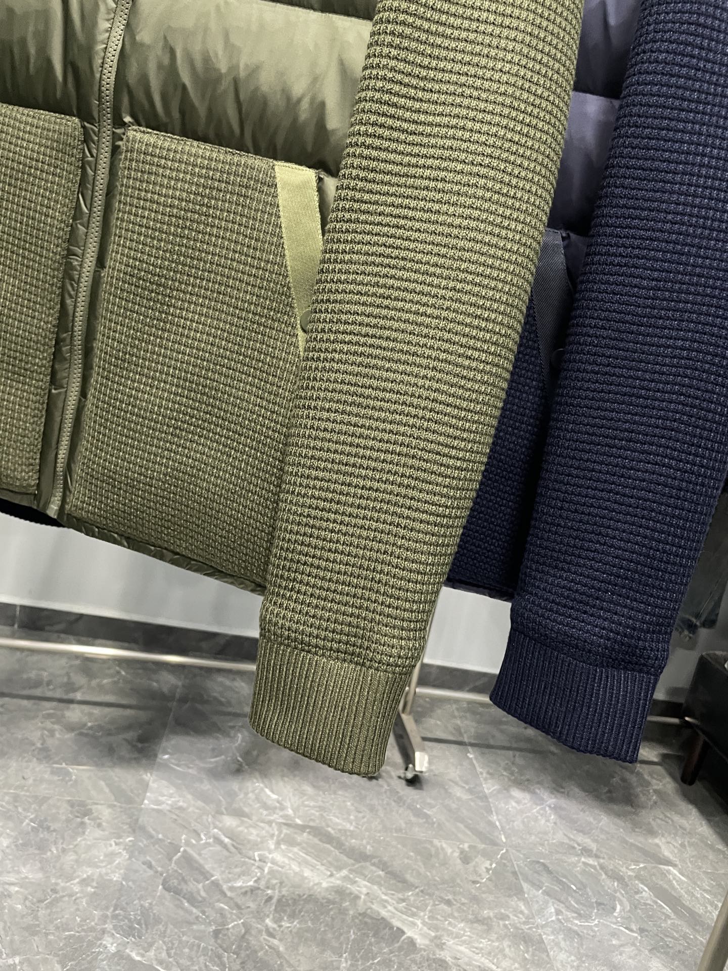 羽绒服 MON2025FW秋冬新款华夫格羊毛针织拼接羽绒夹克，男士时尚拉链连帽羽绒服外套！一款既保暖又时