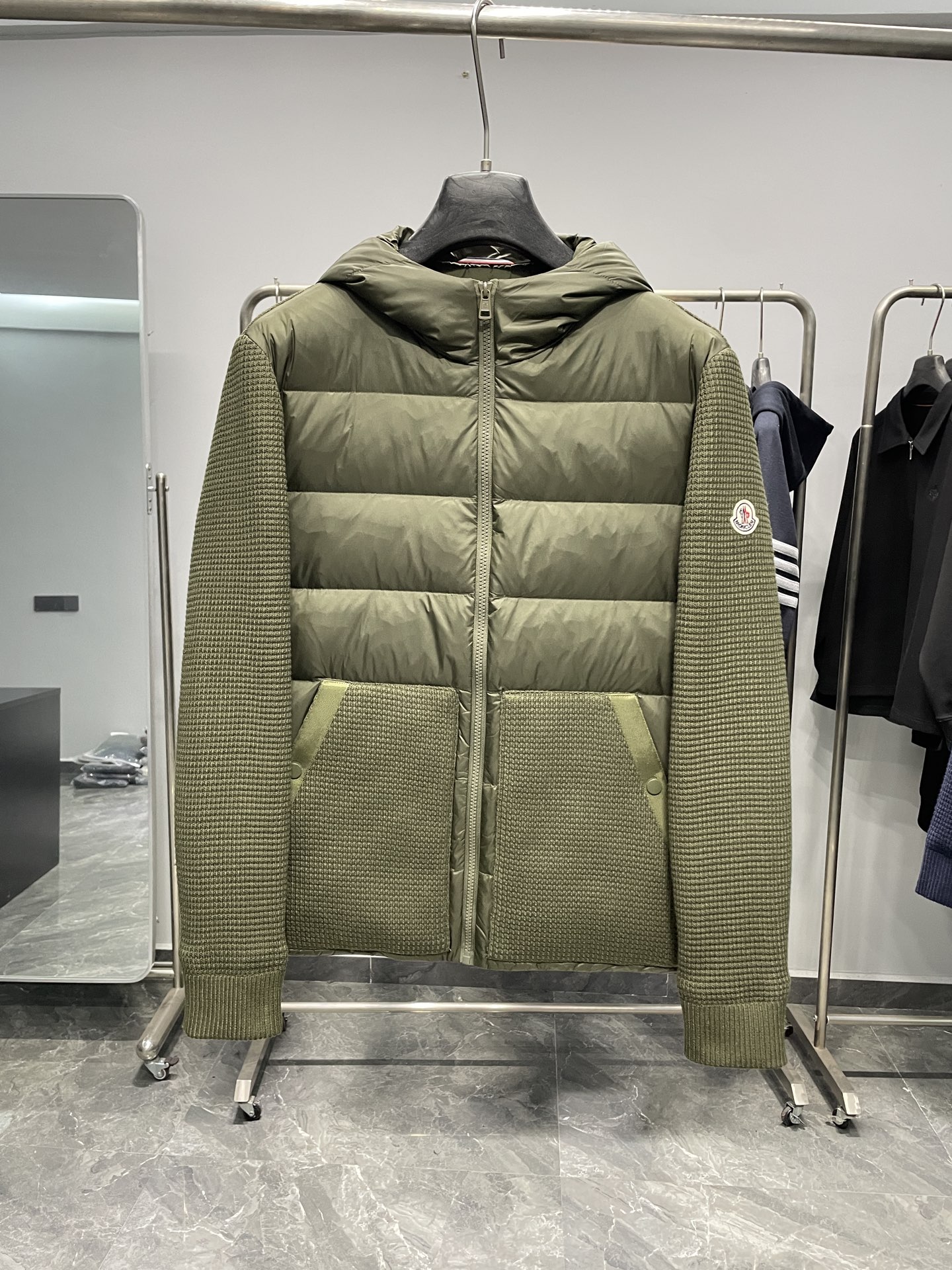 羽绒服 绿色细节图～