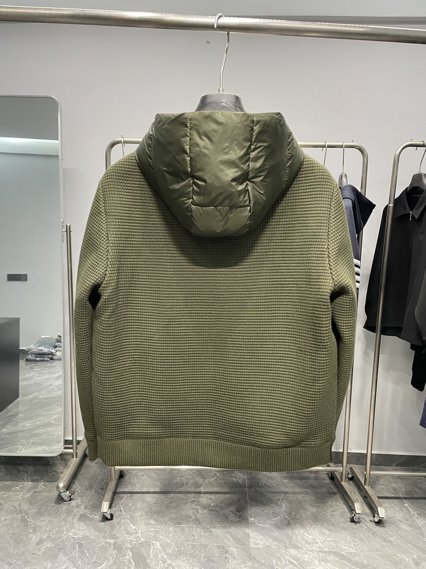 羽绒服 绿色细节图～