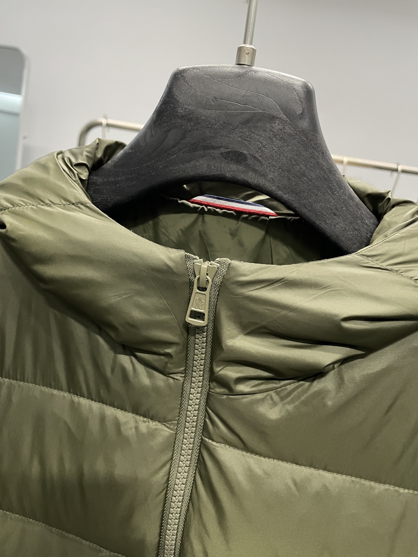 羽绒服 绿色细节图～