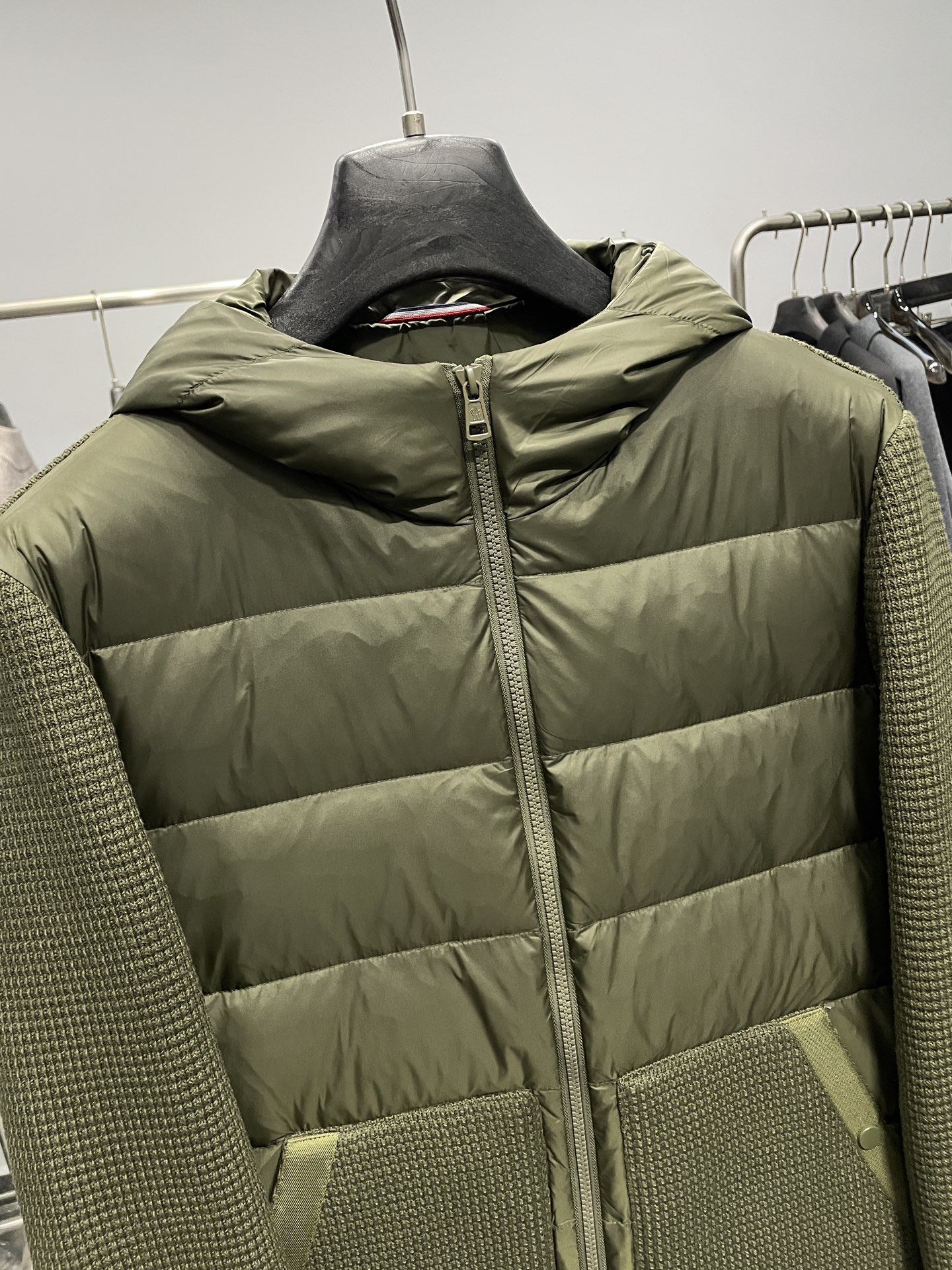 羽绒服 绿色细节图～