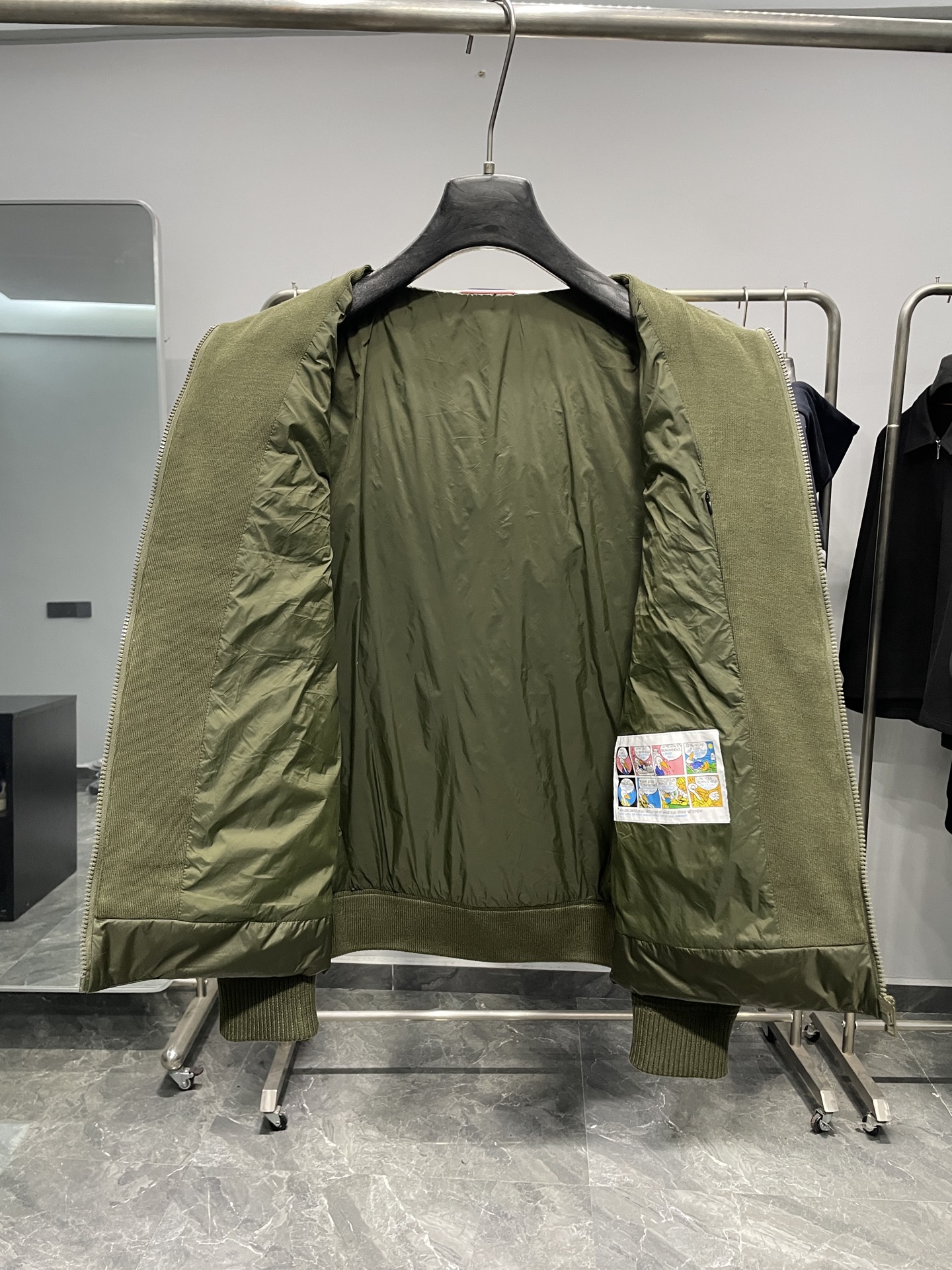 羽绒服 绿色细节图～