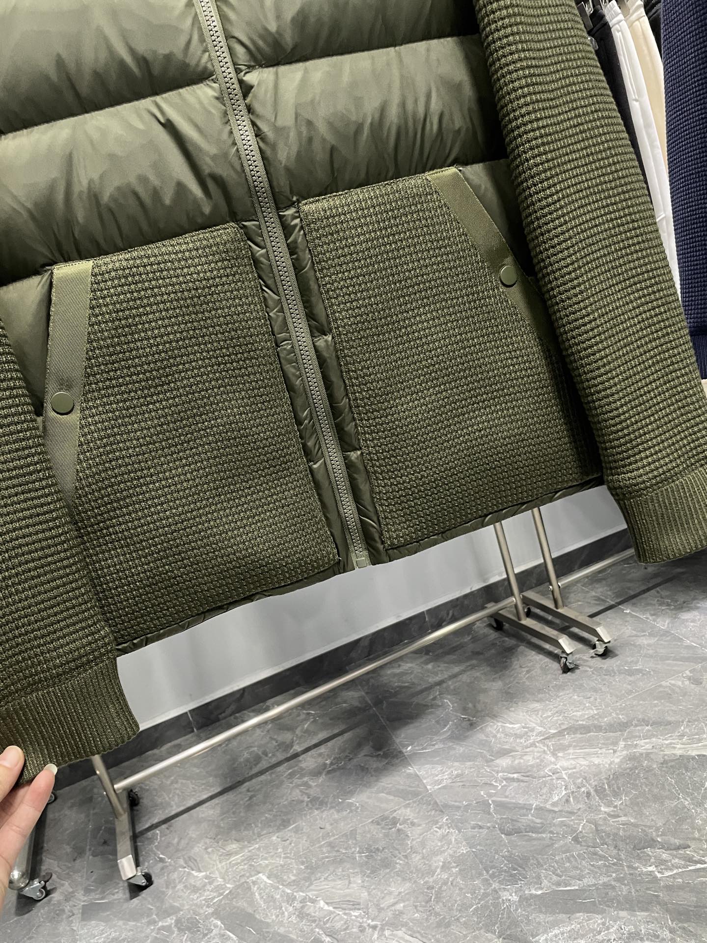 羽绒服 绿色细节图～